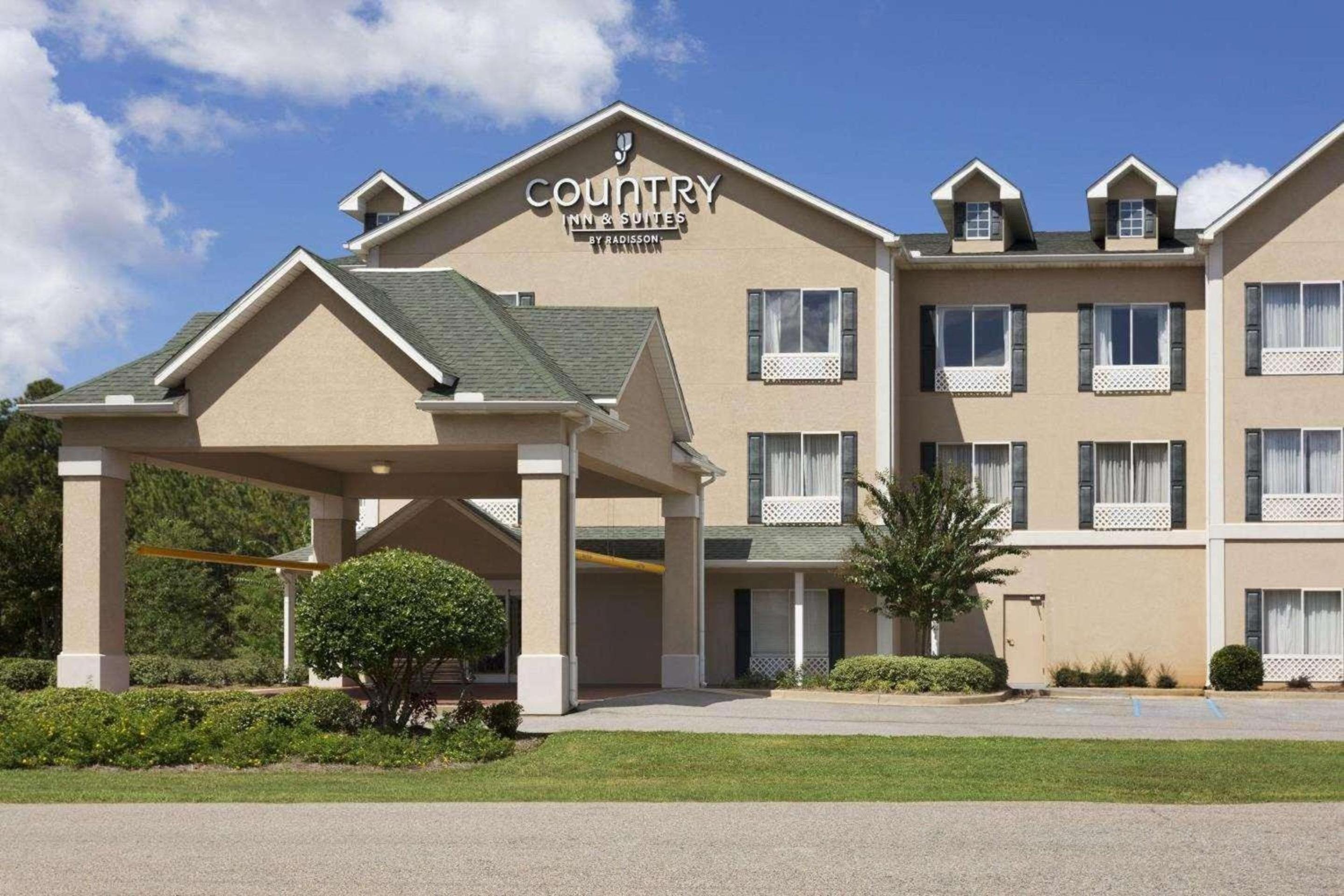 Hotel Country Inn & Suites by Radisson, Saraland, AL - Image 1