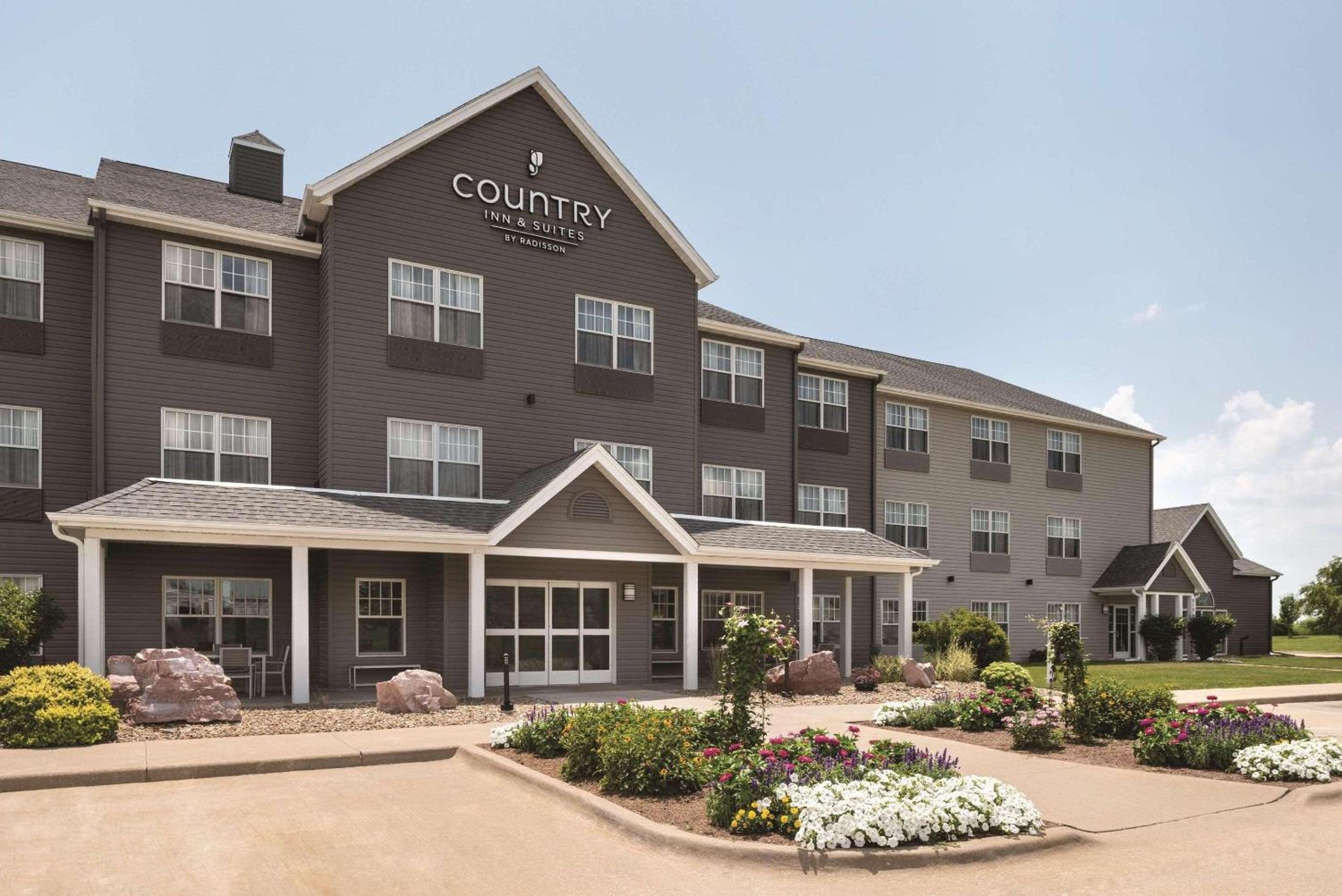 Country Inn & Suites by Radisson, Pella, IA view 3