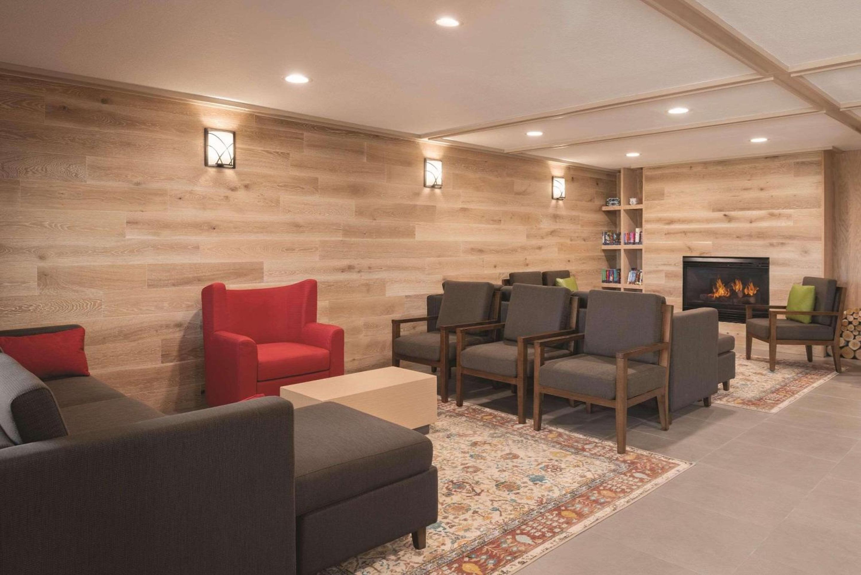 Country Inn & Suites by Radisson, Pella, IA view 5