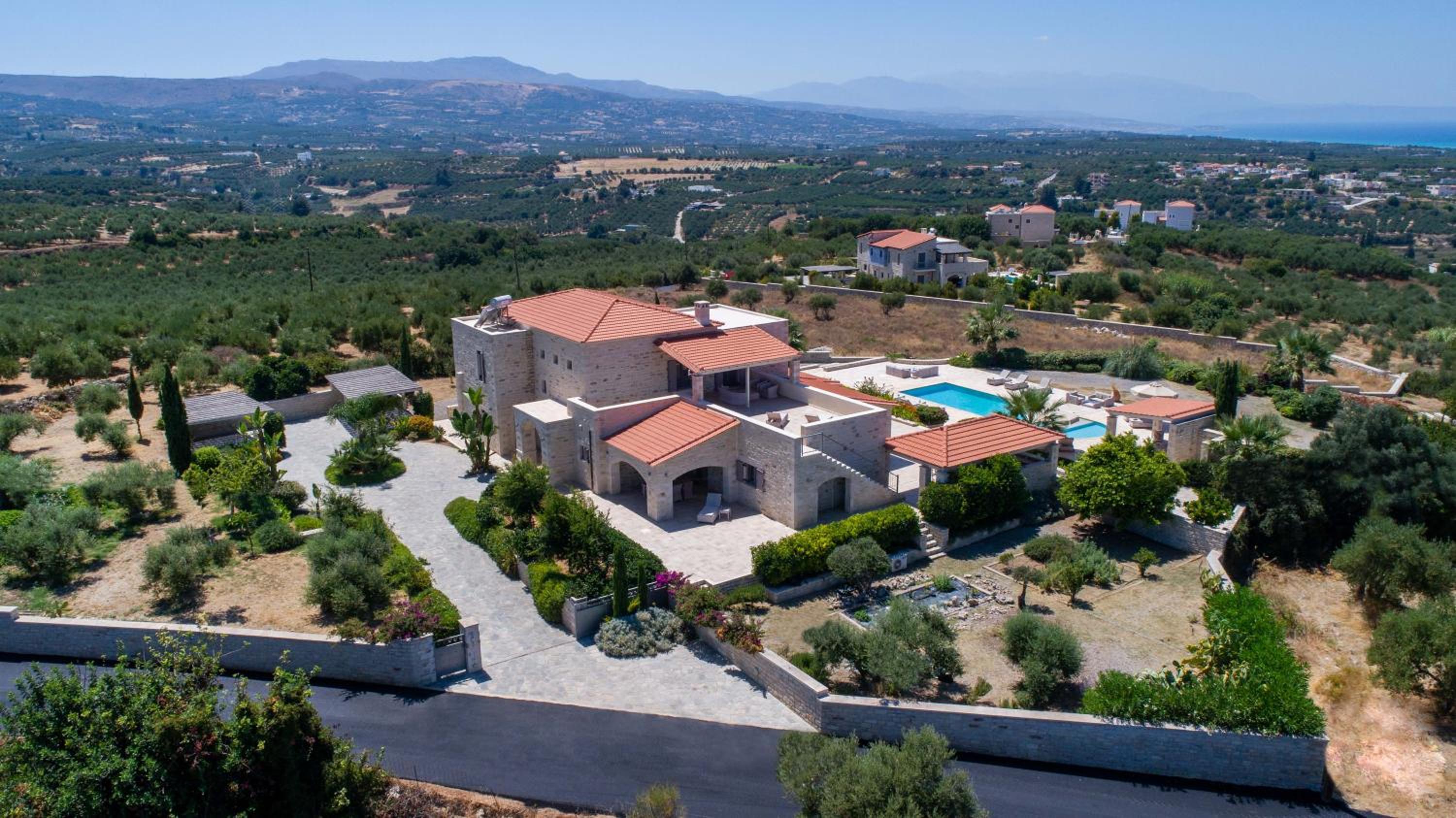 Villa Elia, By Hellocrete