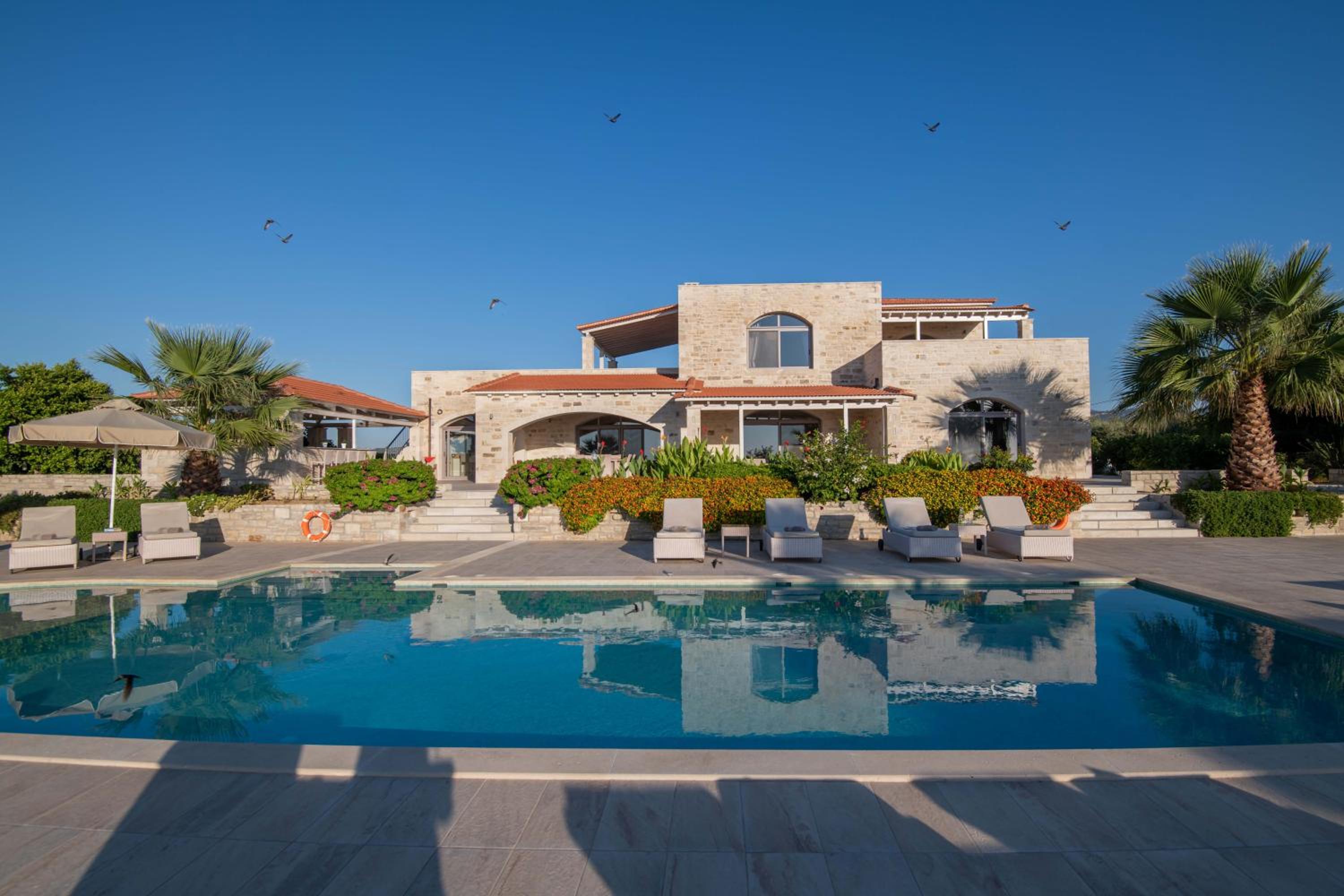 Villa Elia, By Hellocrete