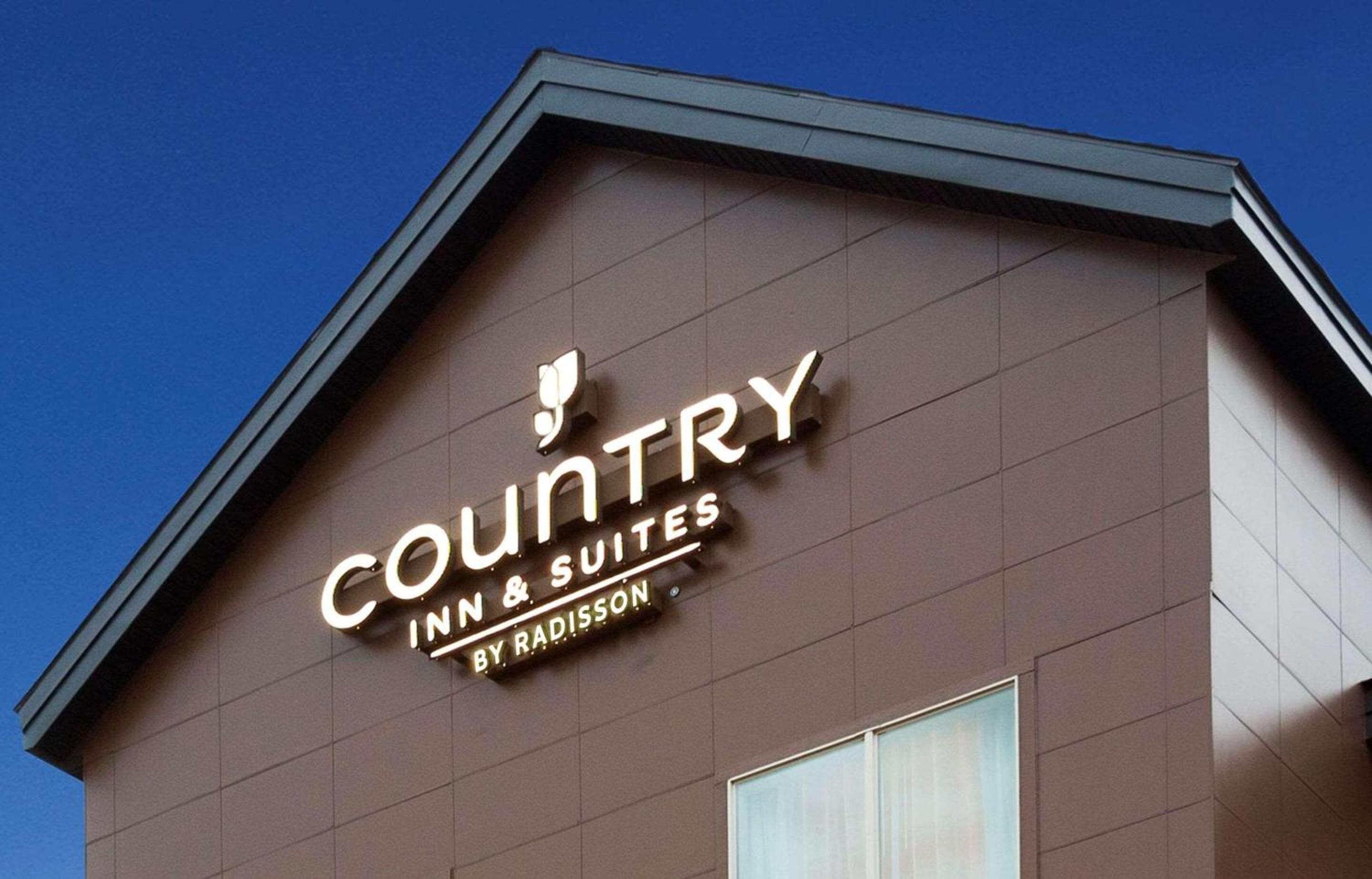 Country Inn & Suites by Radisson, Buffalo, MN view 3