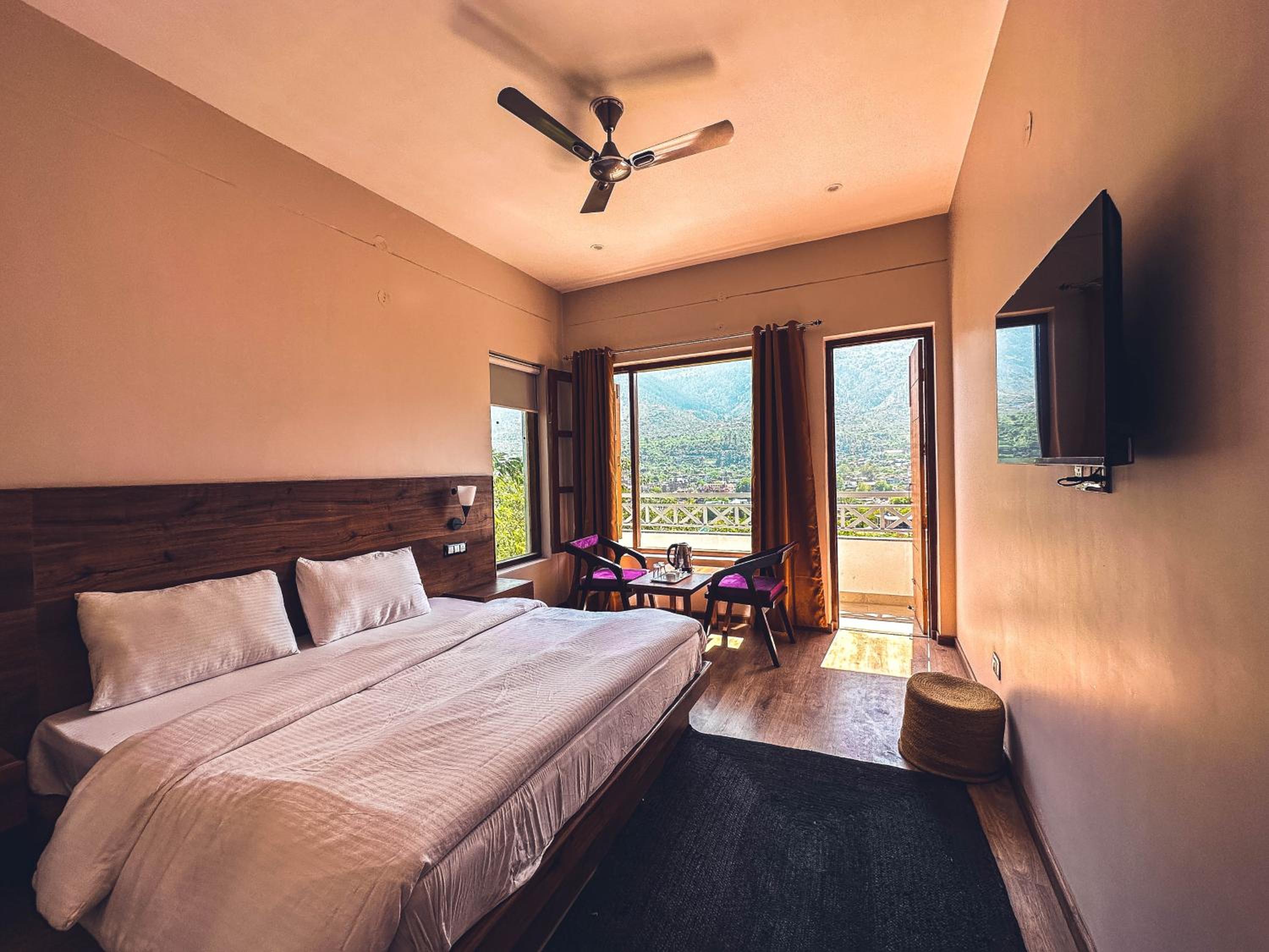Clover Inn by Offlimit Homes view 2