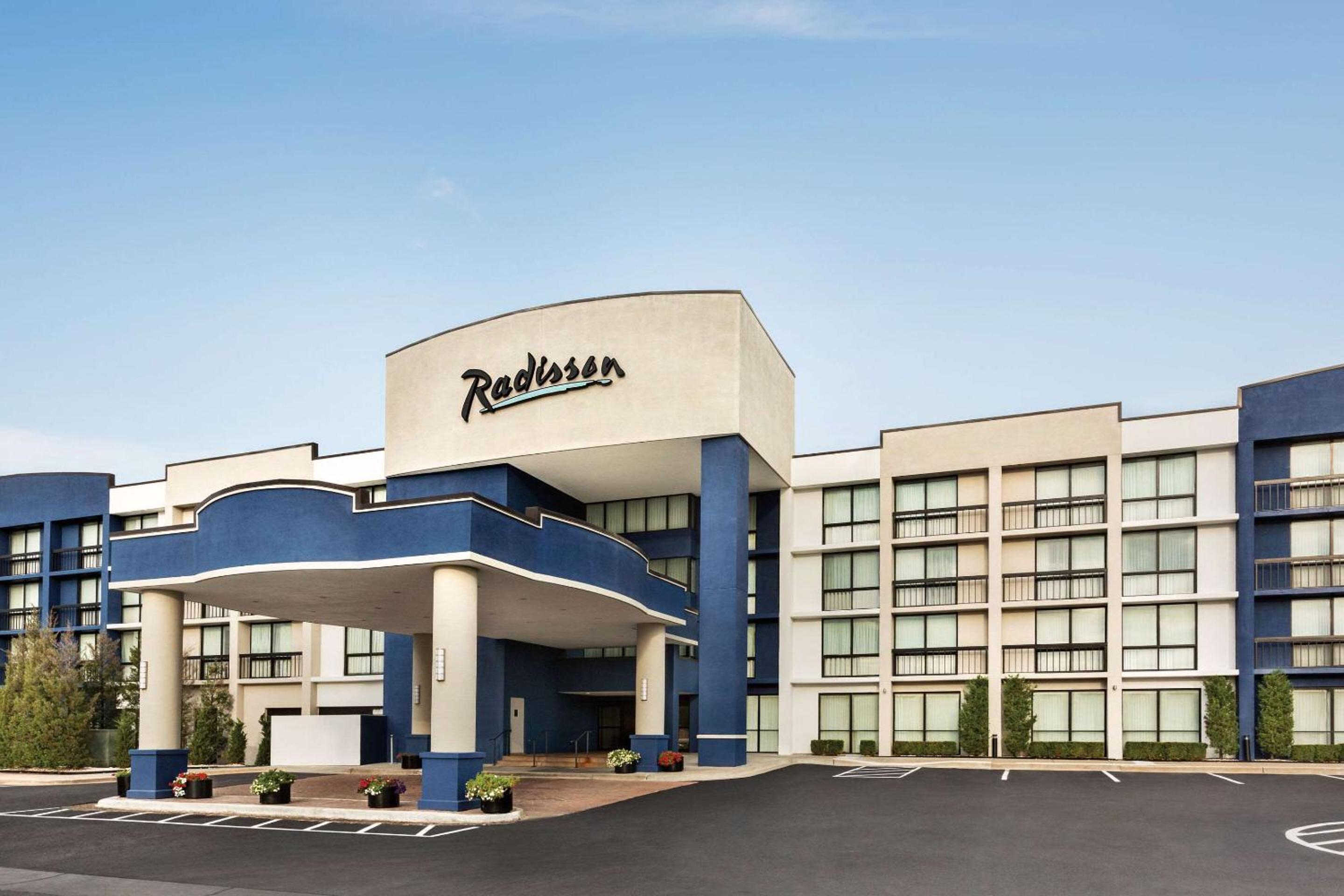 Kansas City Vacations - Radisson Hotel Lenexa Overland Park - Property Image 1
