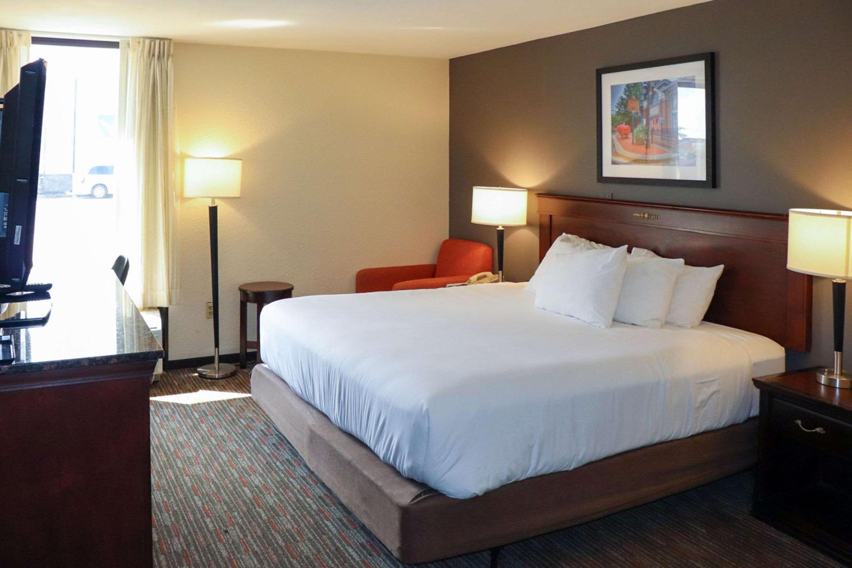 Hotel Mustang Inn - Image 1