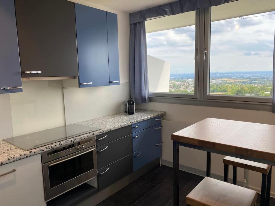 Skyline Appartement mit Pool and Netflix