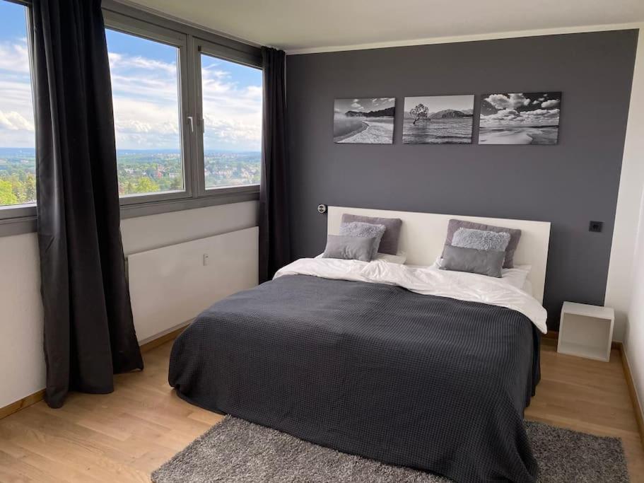Skyline Appartement mit Pool and Netflix