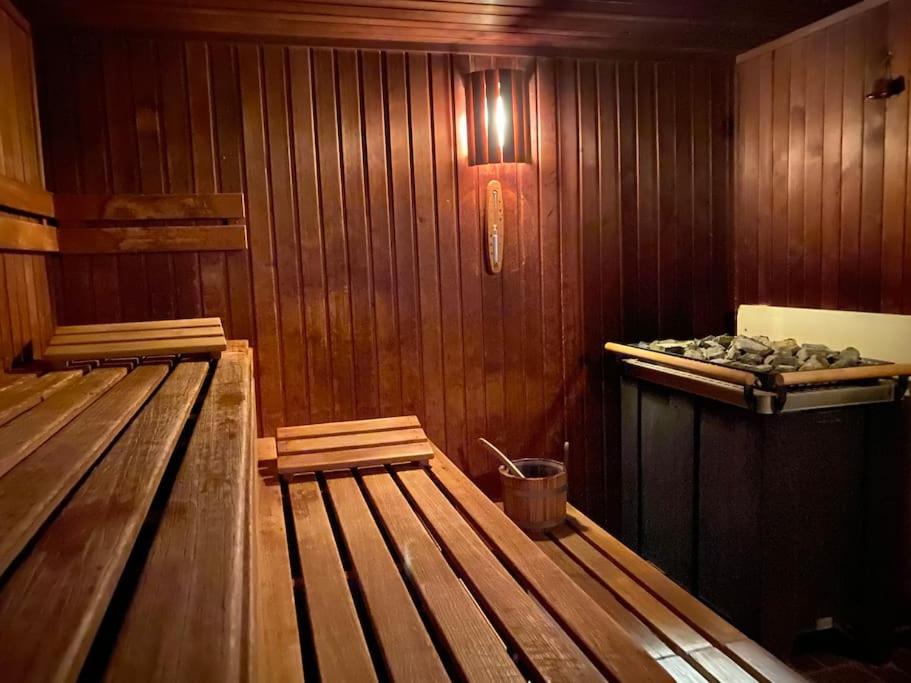 Skyline Appartement mit Pool and Netflix