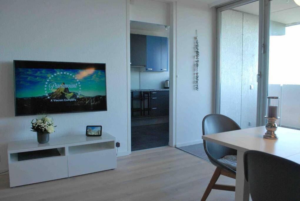 Skyline Appartement mit Pool and Netflix