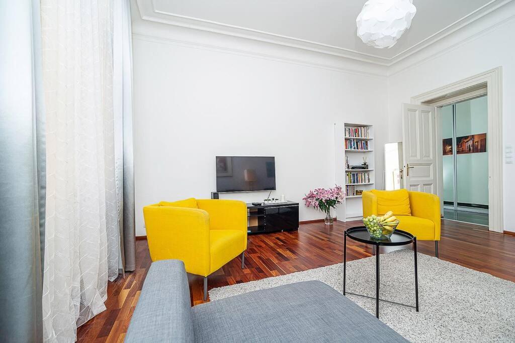 Charming Apartment with Balcony in Pařížská street