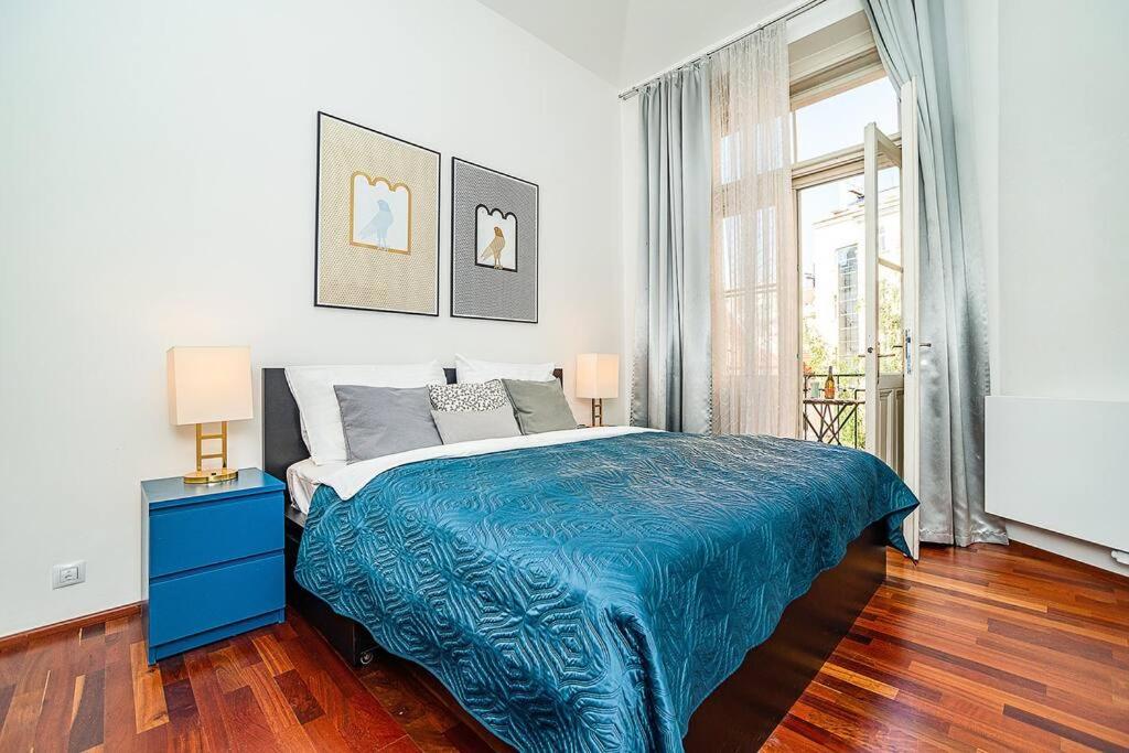 Charming Apartment with Balcony in Pařížská street
