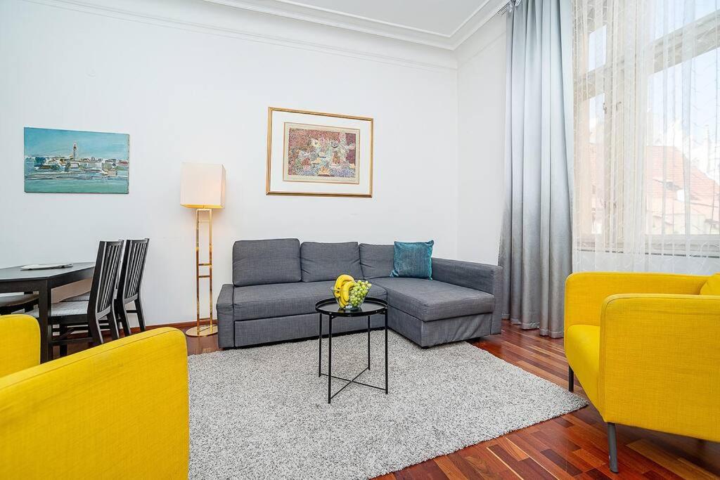 Charming Apartment with Balcony in Pařížská street