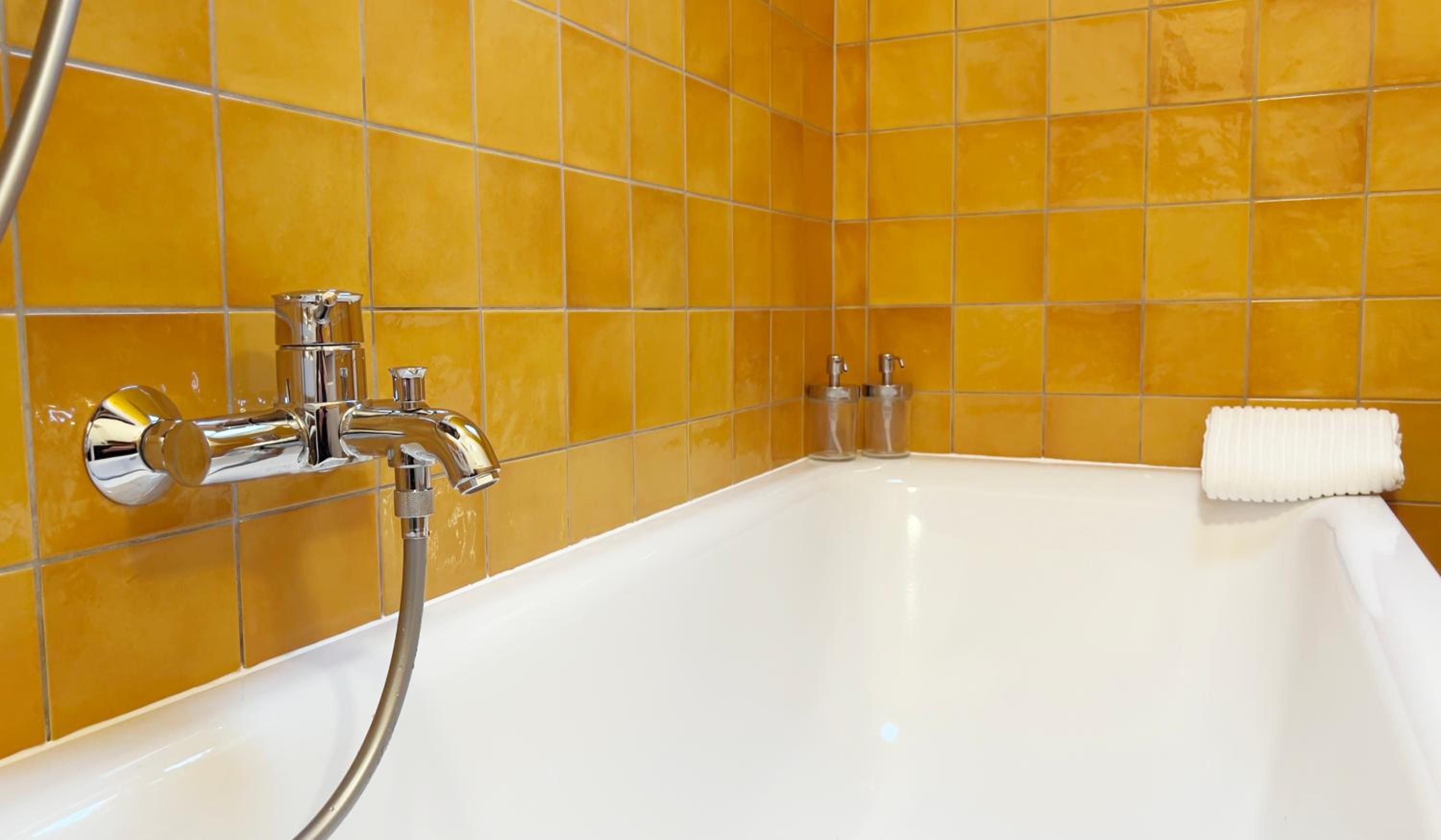 Big flat with fresh renovation, free parking, SonyPS, Netflix