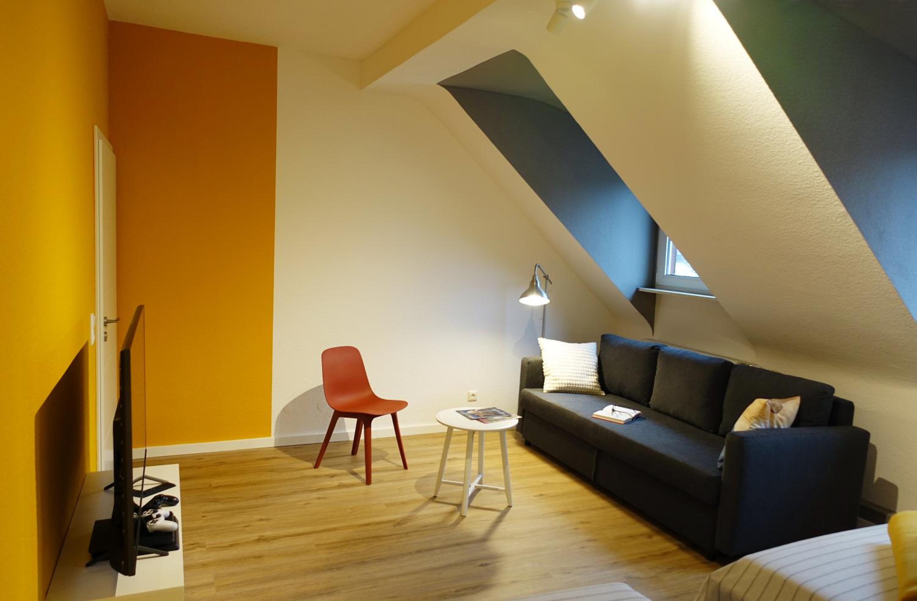 Big flat with fresh renovation, free parking, SonyPS, Netflix