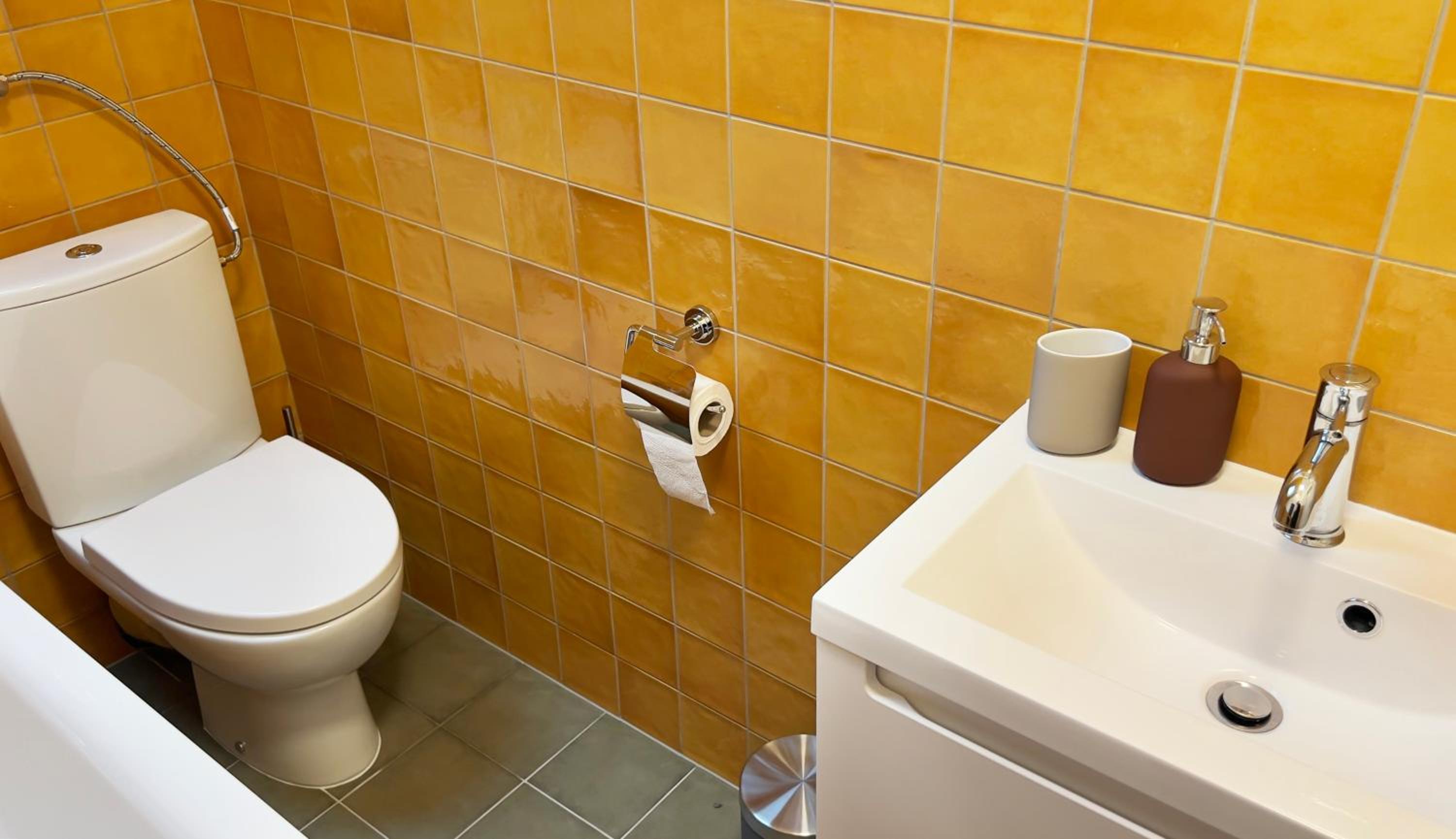 Big flat with fresh renovation, free parking, SonyPS, Netflix
