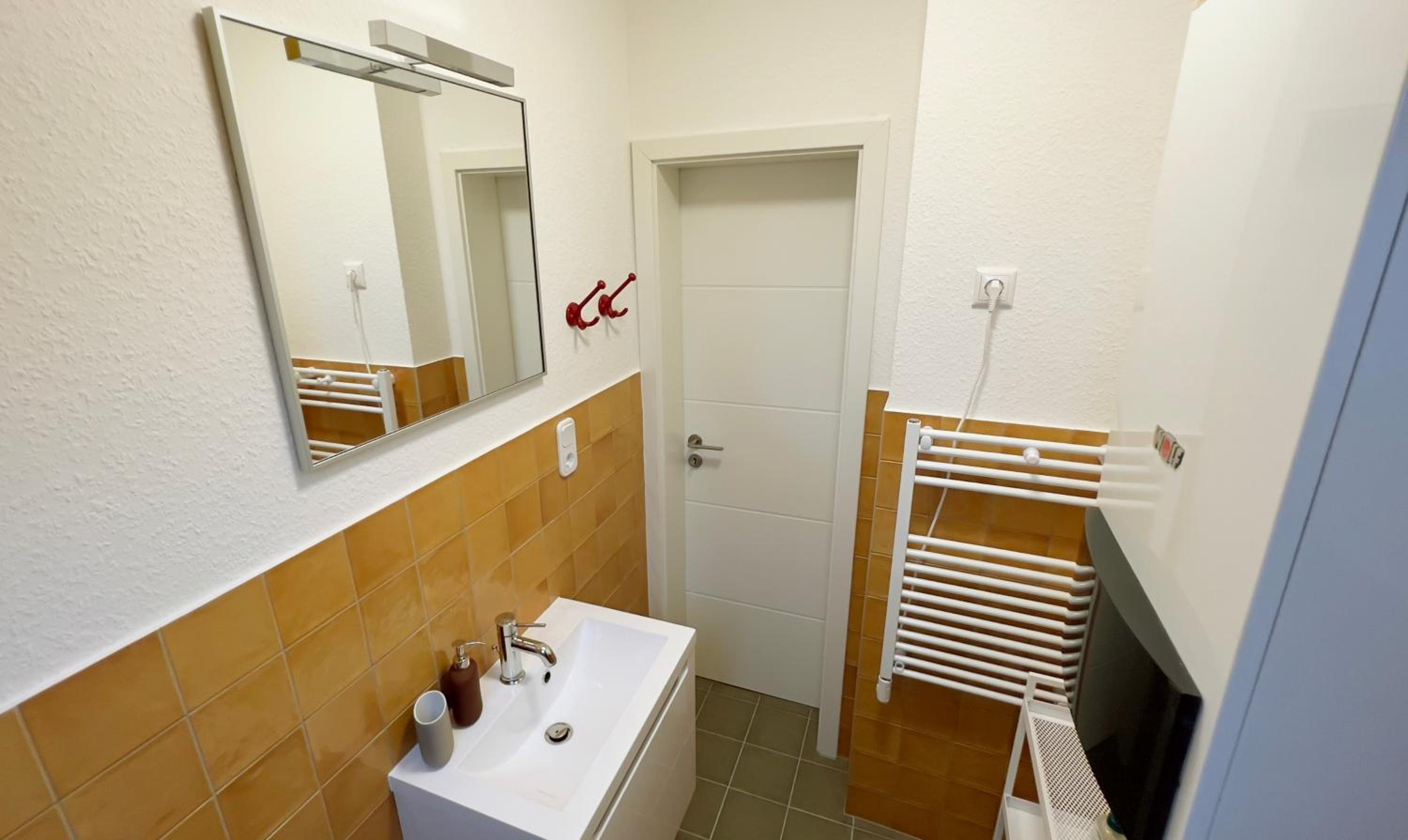 Big flat with fresh renovation, free parking, SonyPS, Netflix
