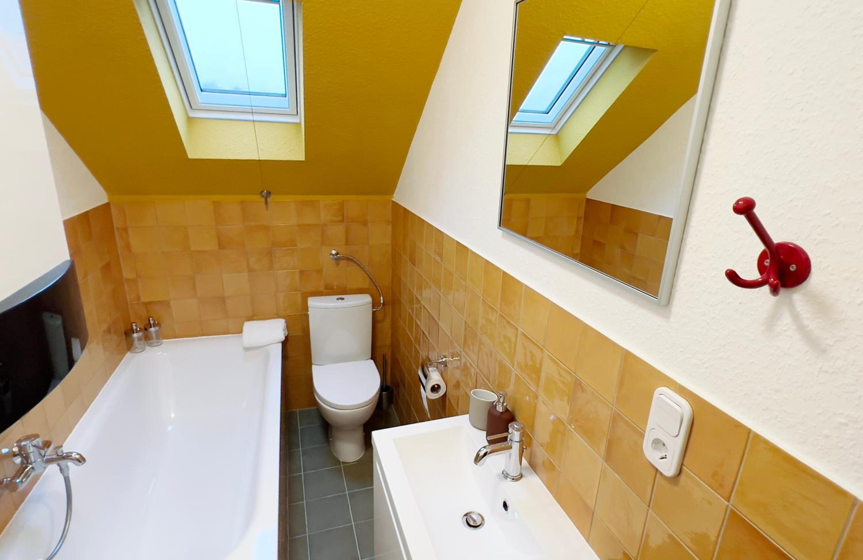 Big flat with fresh renovation, free parking, SonyPS, Netflix