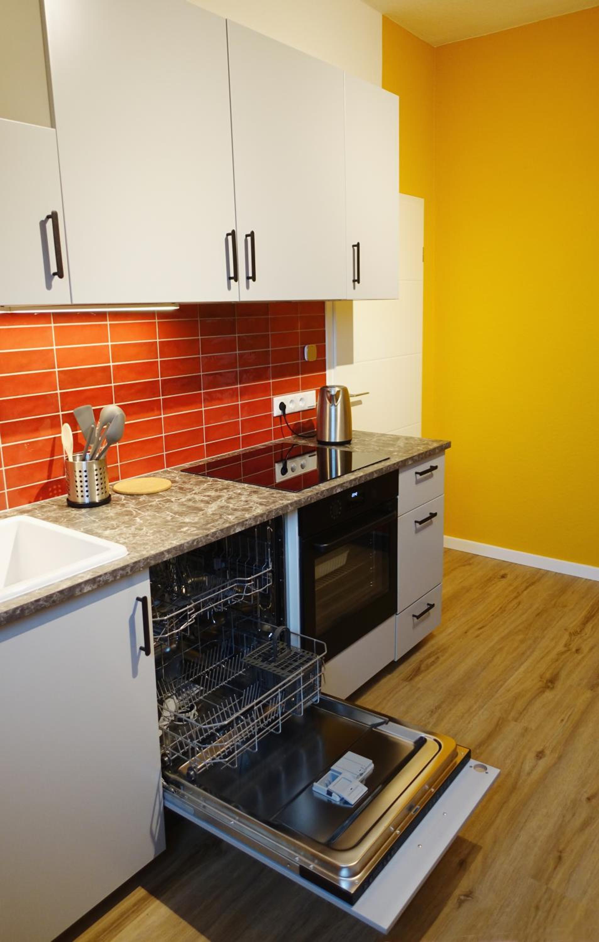 Big flat with fresh renovation, free parking, SonyPS, Netflix