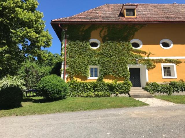 Ferienwohnung Ottmanach Schlosshof