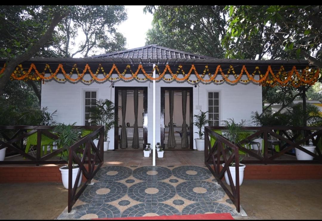 Shobhayan inn, airport railway station pickup free