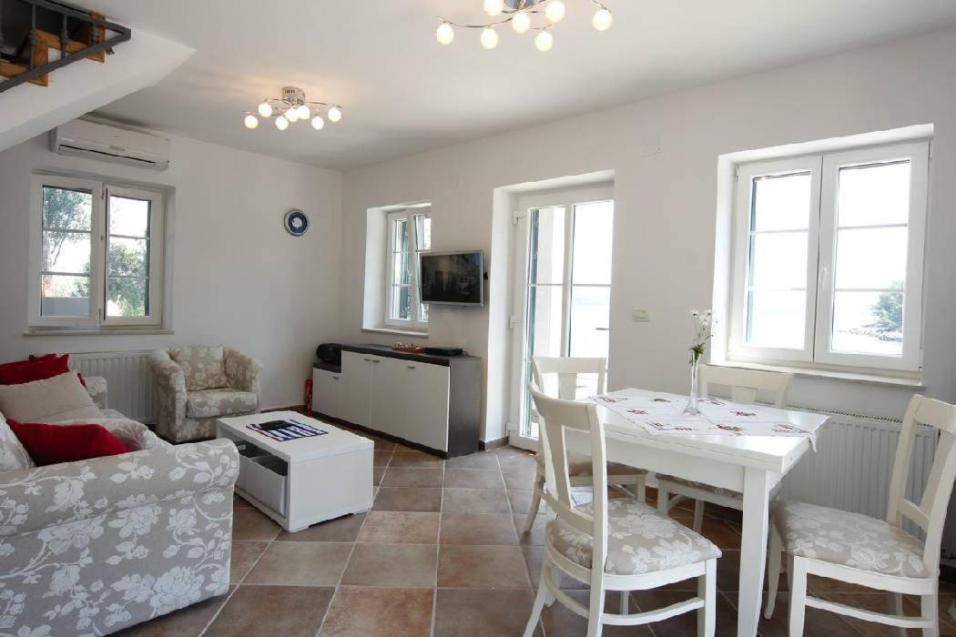 Villa Regalo on Hvar, beach front view 3