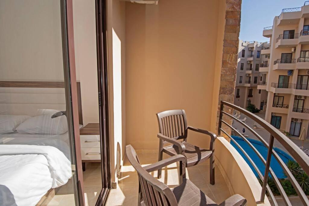 2 Bed Pool View Aqua Tropical Resort Near El Gouna view 5