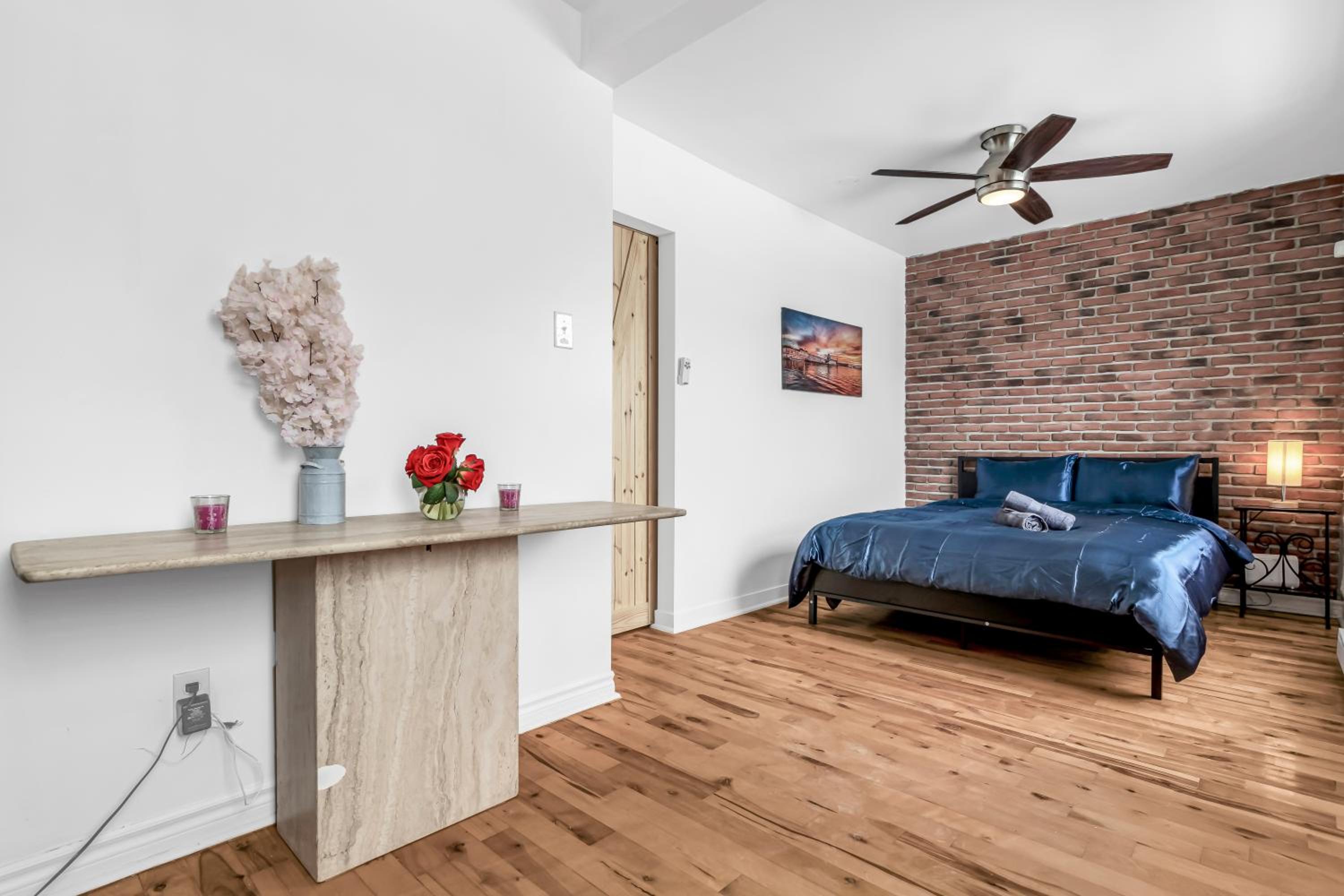 DUPLEX FOR GROUP STAY_MONT-ROYAL