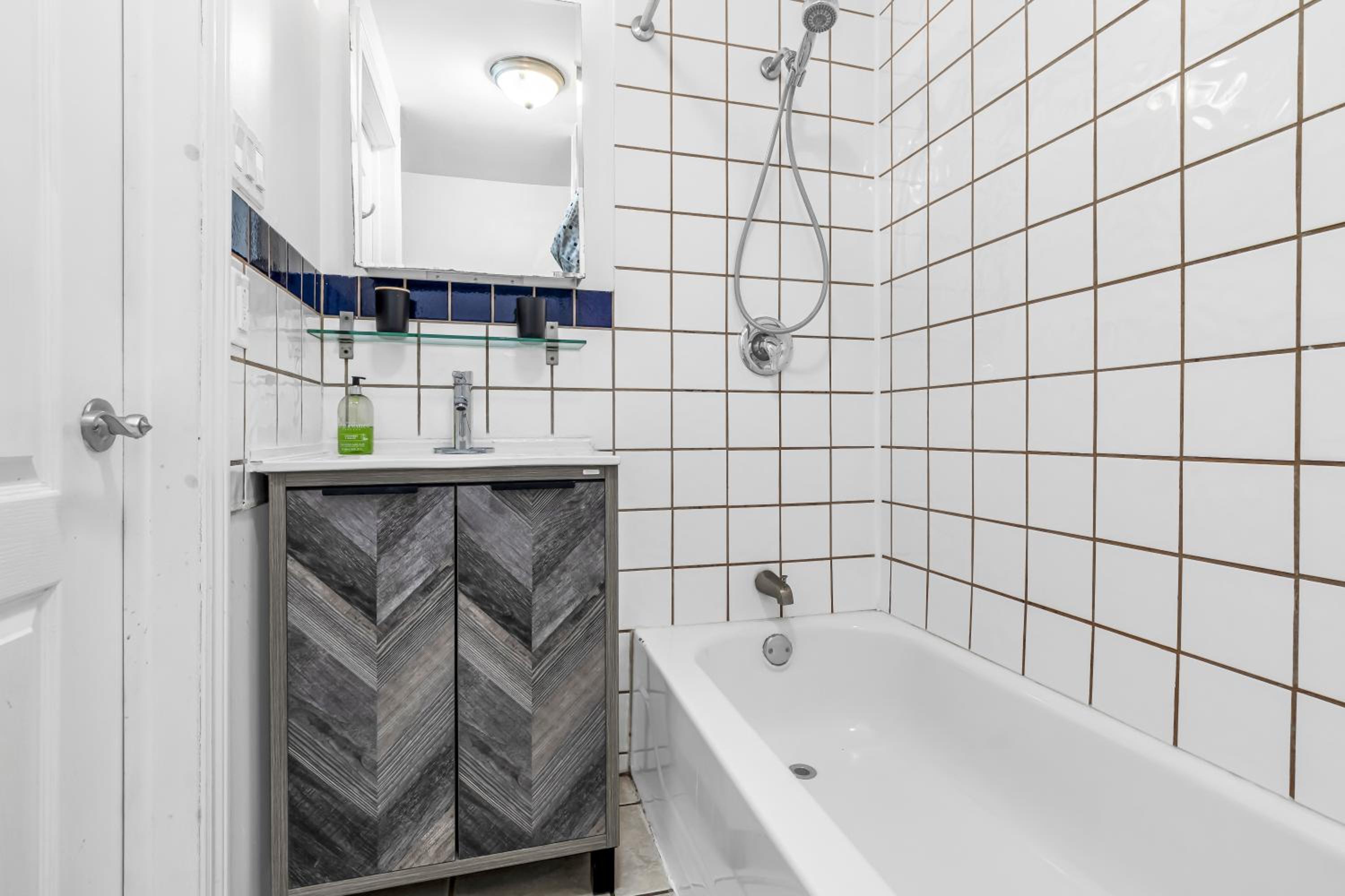 DUPLEX FOR GROUP STAY_MONT-ROYAL