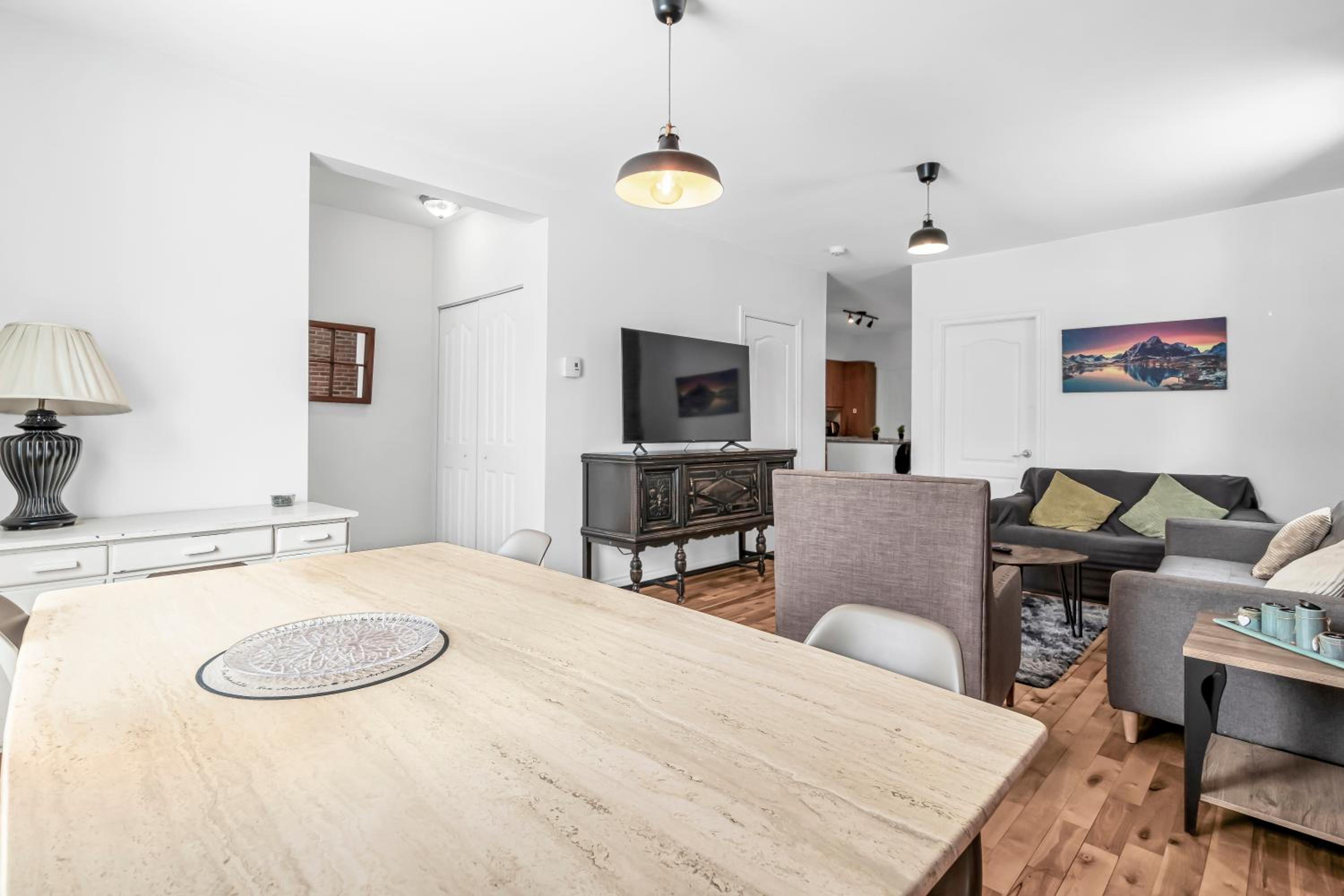 DUPLEX FOR GROUP STAY_MONT-ROYAL