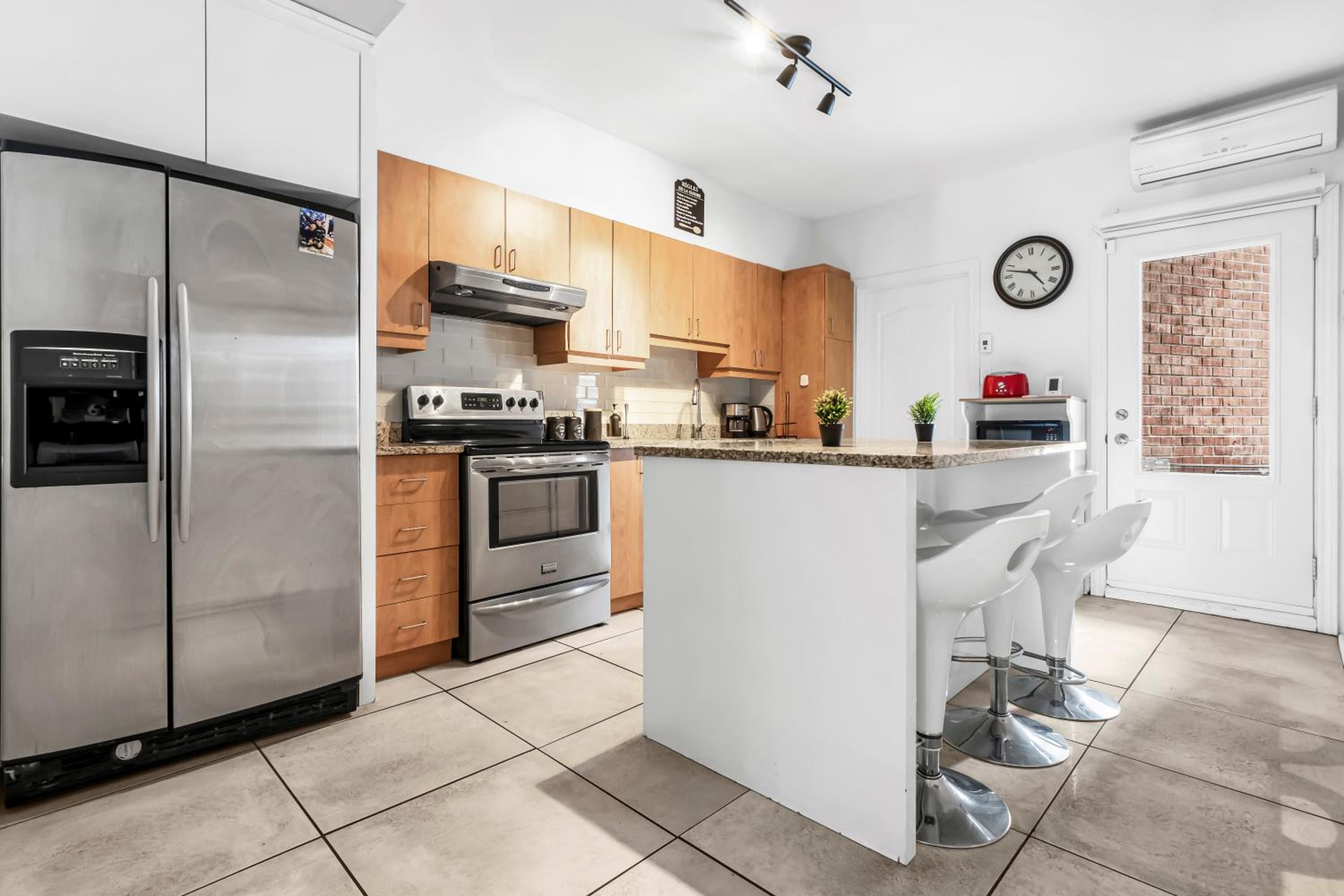 DUPLEX FOR GROUP STAY_MONT-ROYAL