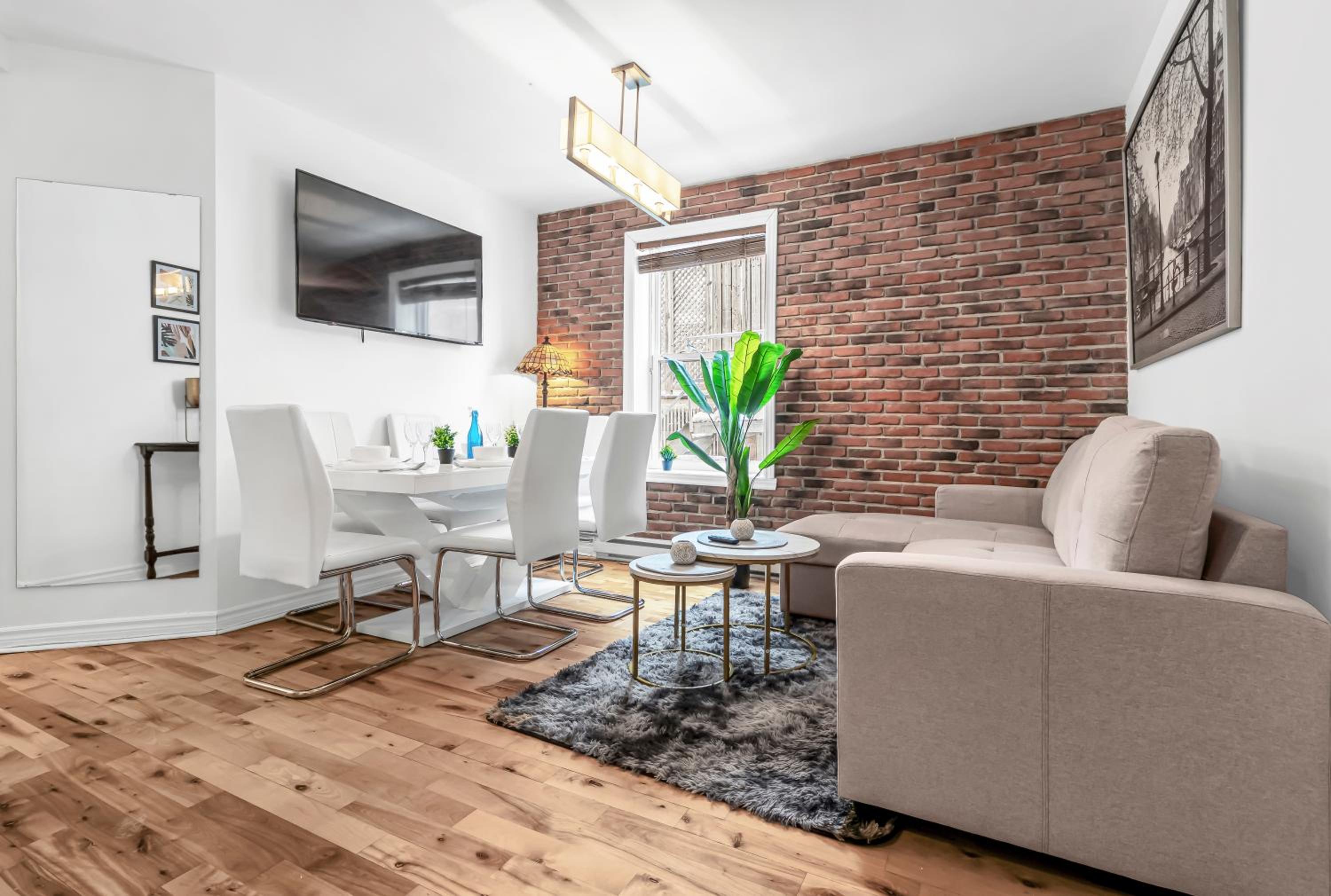 DUPLEX FOR GROUP STAY_MONT-ROYAL