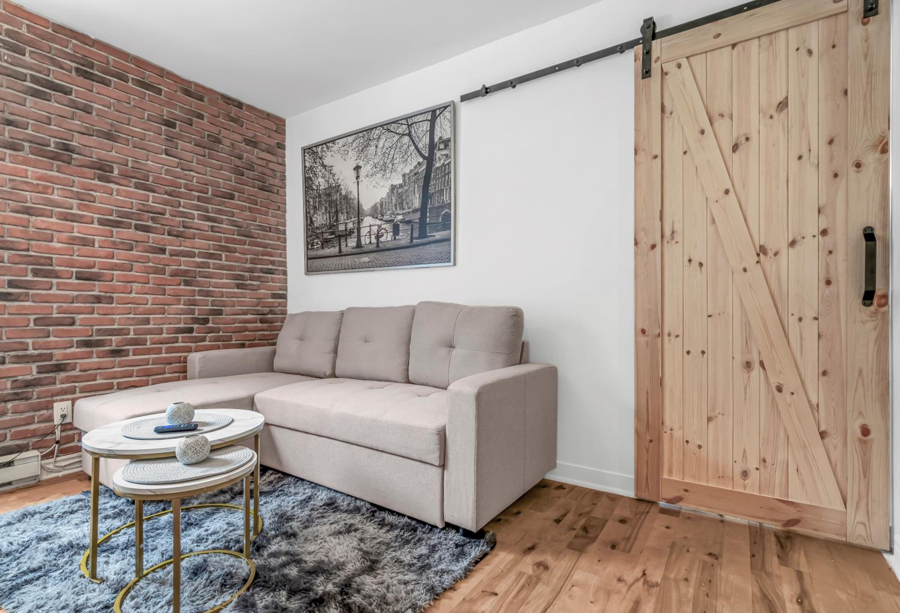 DUPLEX FOR GROUP STAY_MONT-ROYAL