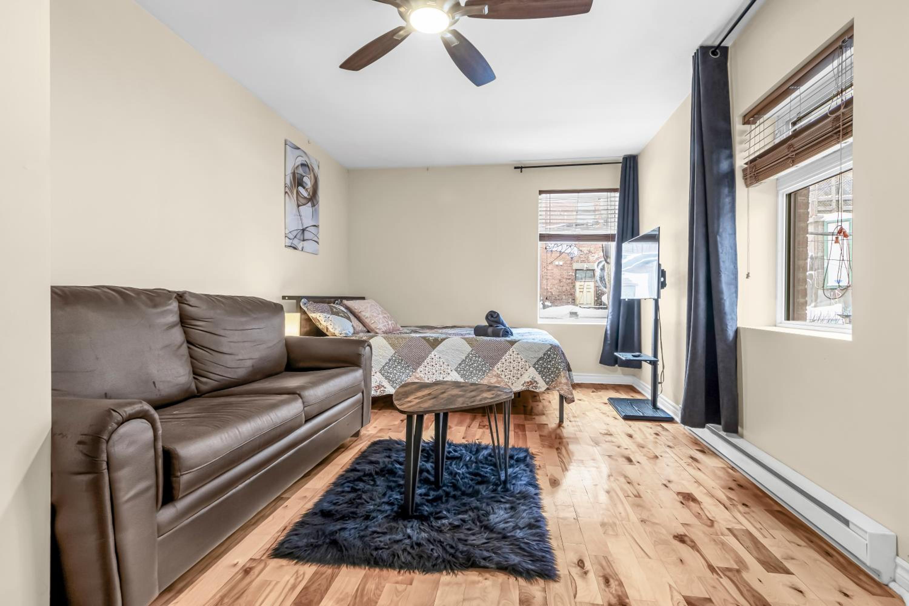 DUPLEX FOR GROUP STAY_MONT-ROYAL