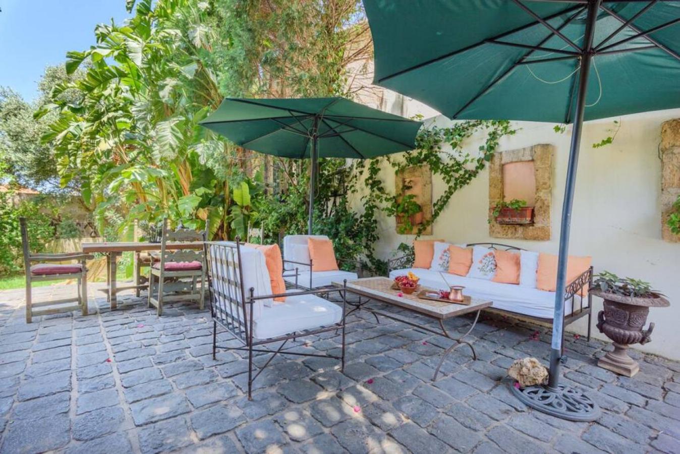 La Madrague 3 Bedroom Villa with Garden in Batroun view 4