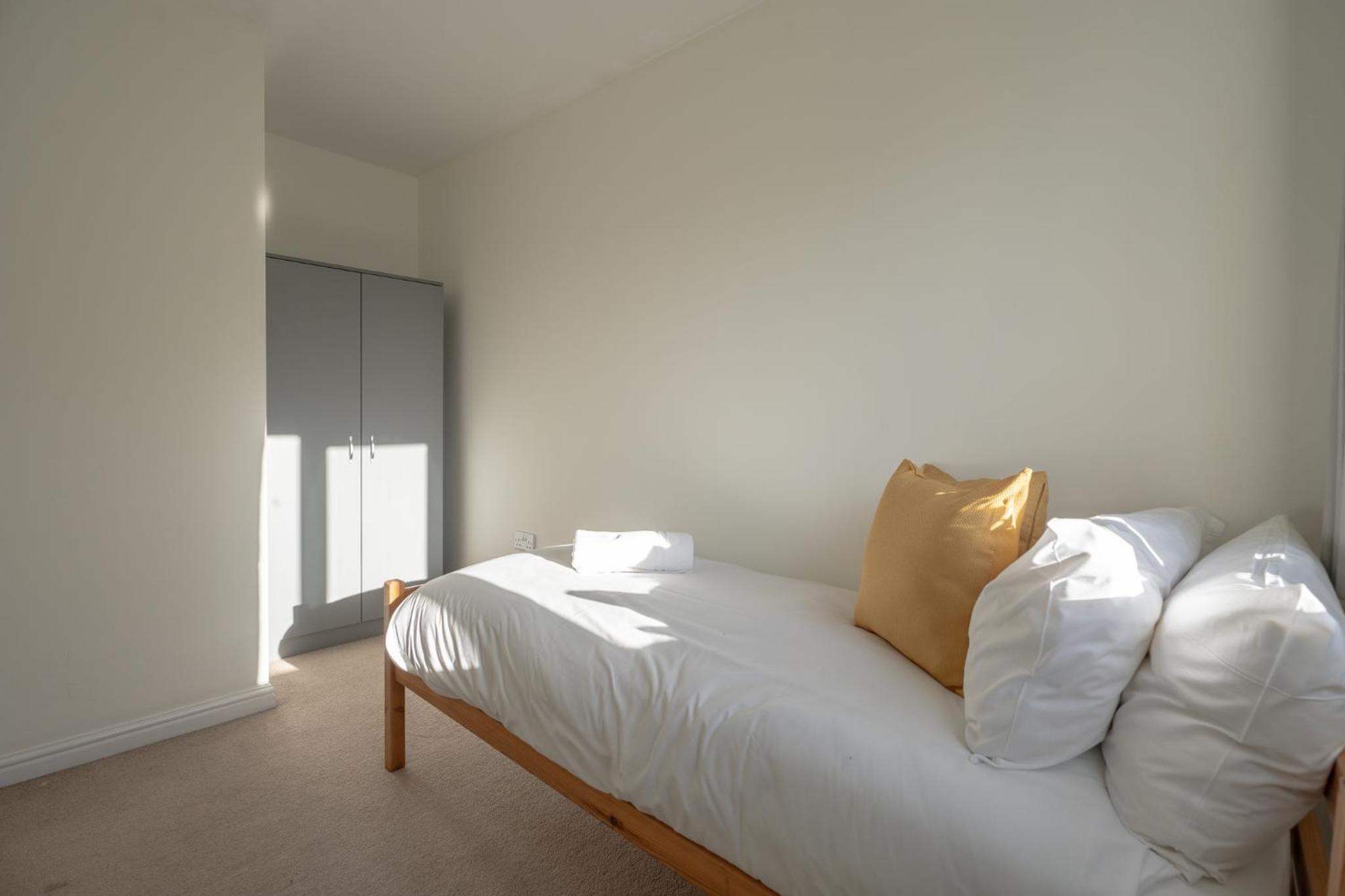 Pottery Wharf By Horizon Stays view 3