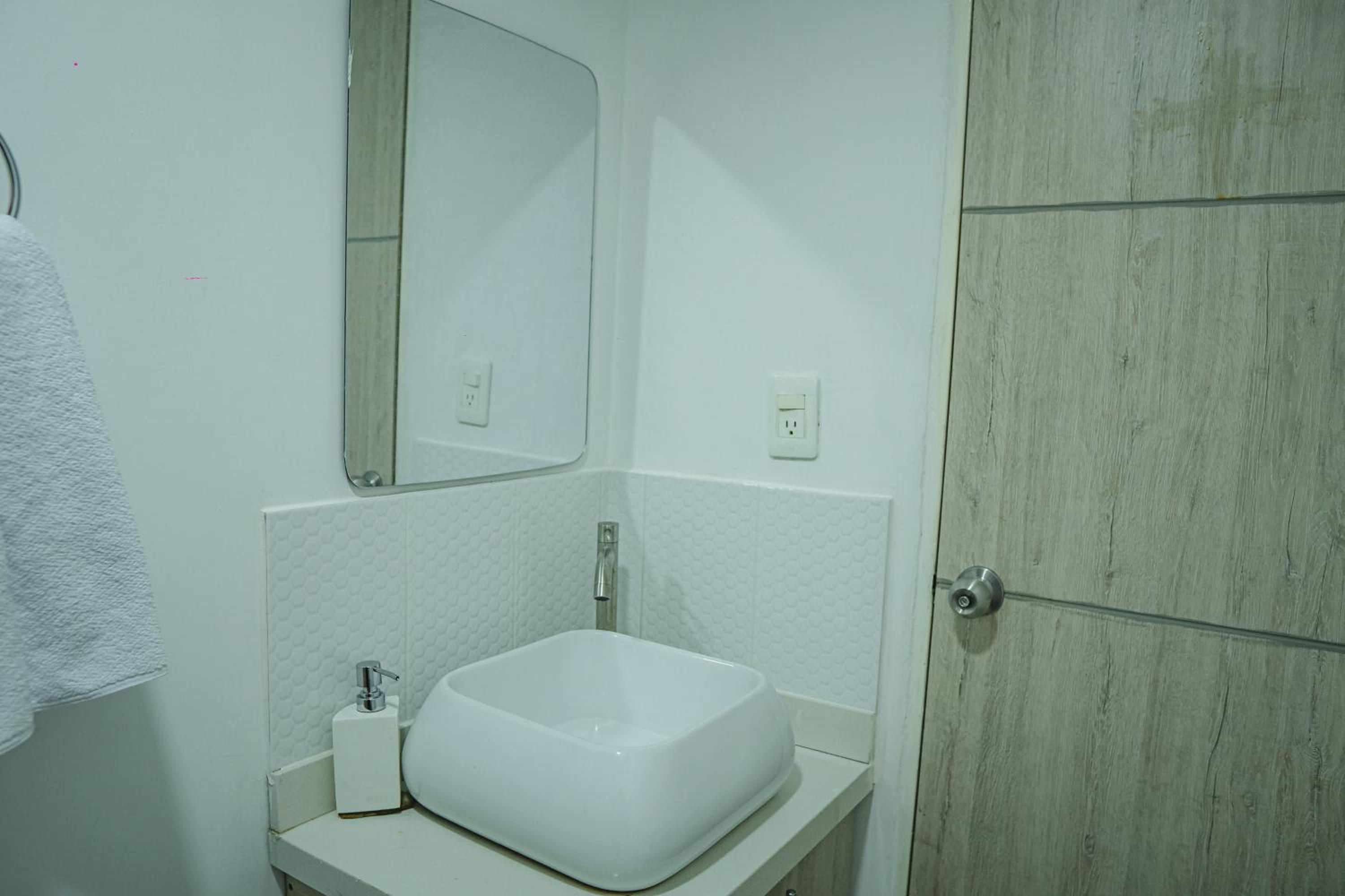 COLIBRI Gorgeous new flat with balcony and terrace
