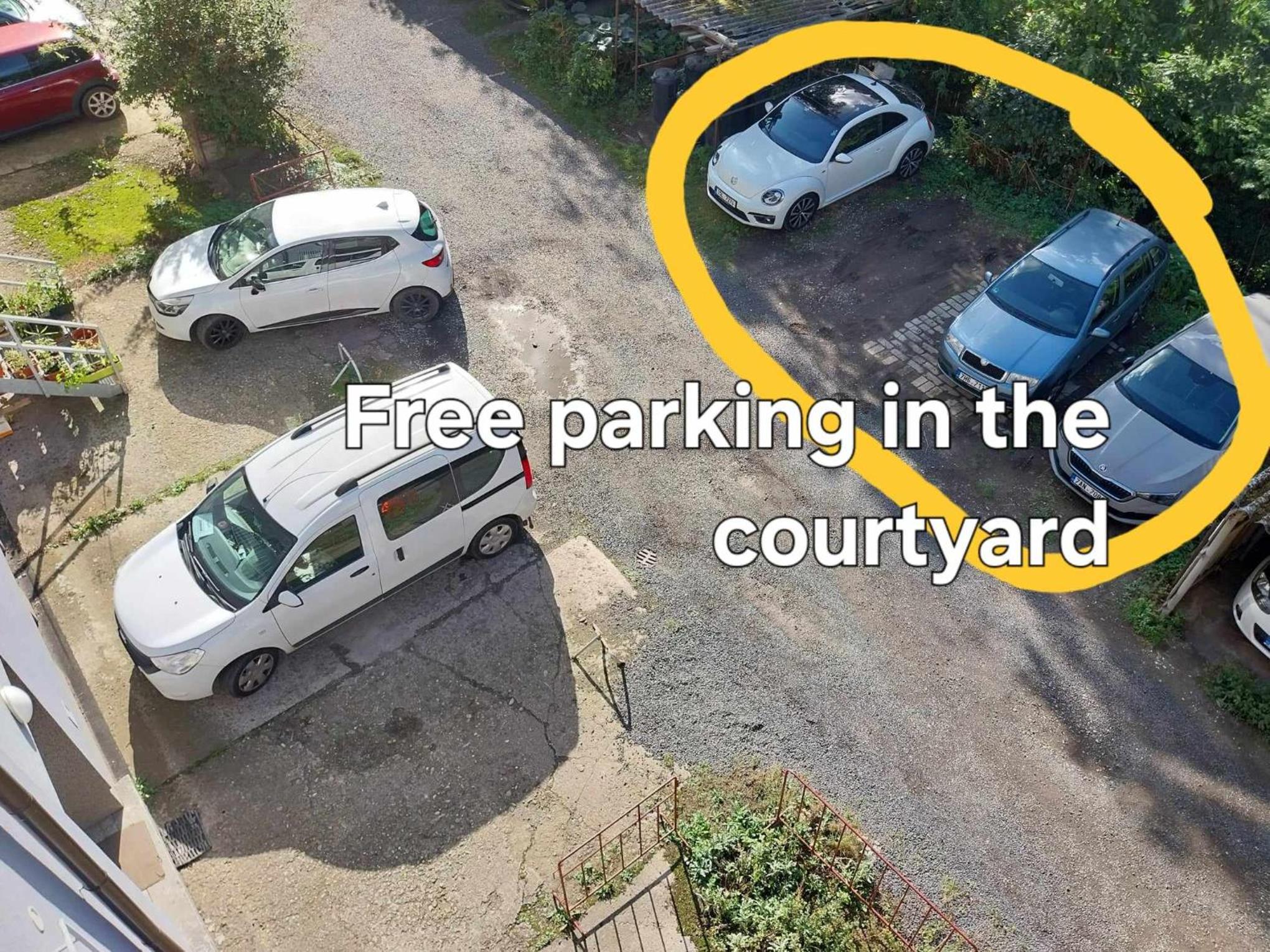 Parking free one room with Netflix in shared flat with a woman in next room and shared bathroom and kitchen