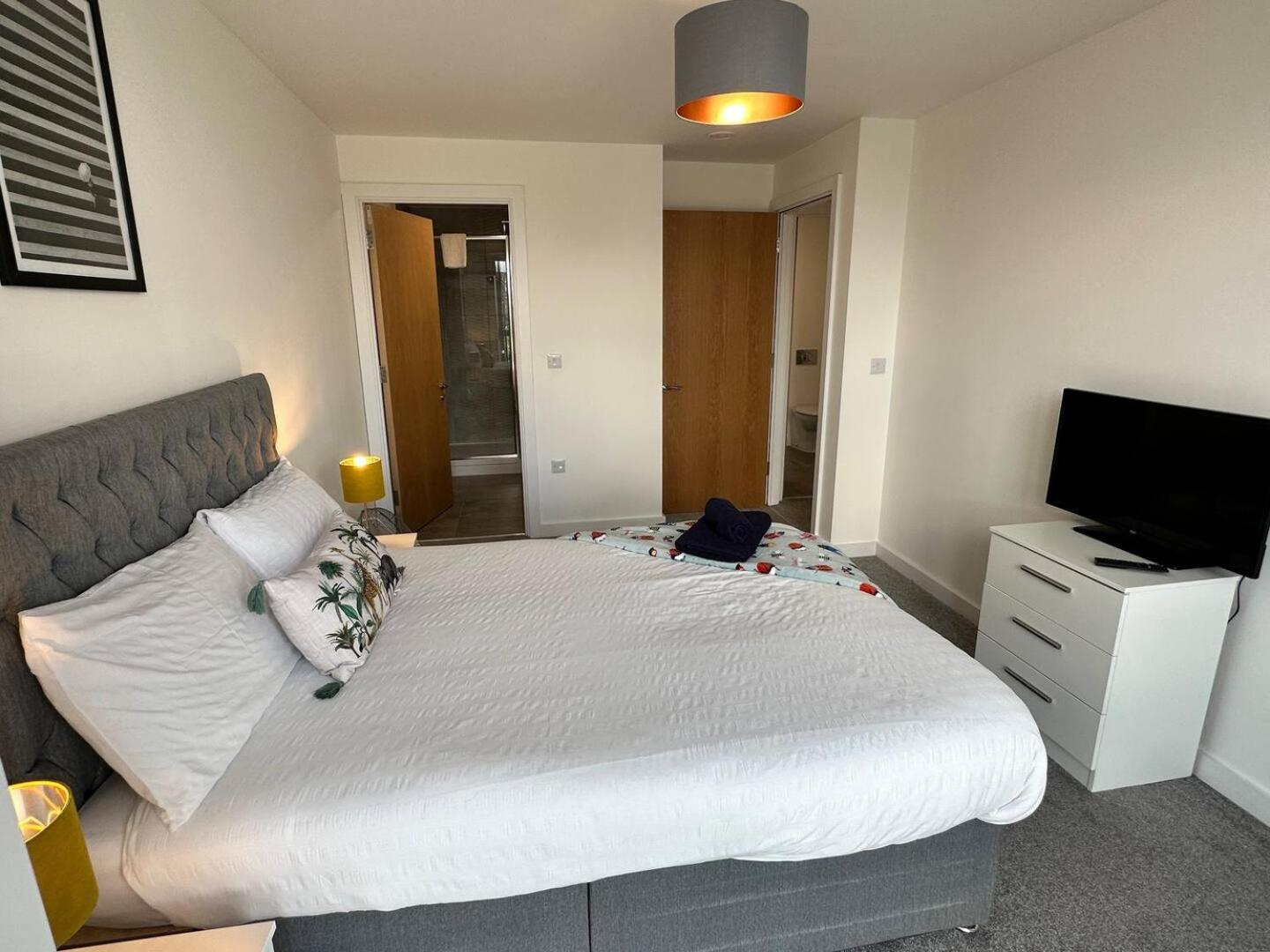 Adelphi Wharf Apartments by Beehosting