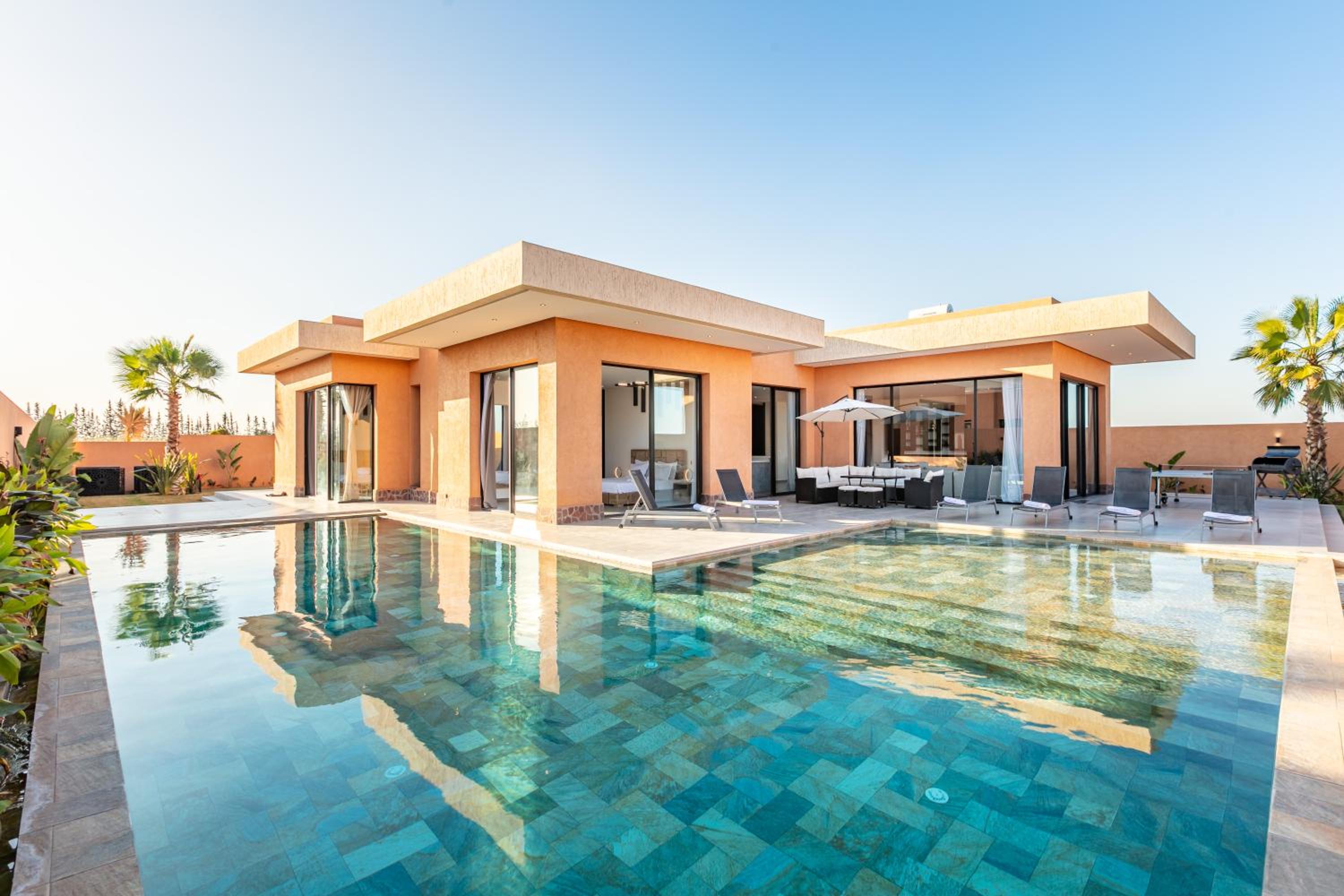 Villa Perle Rouge, Piscine , Cuisinière, Billard, playStation5 view 4