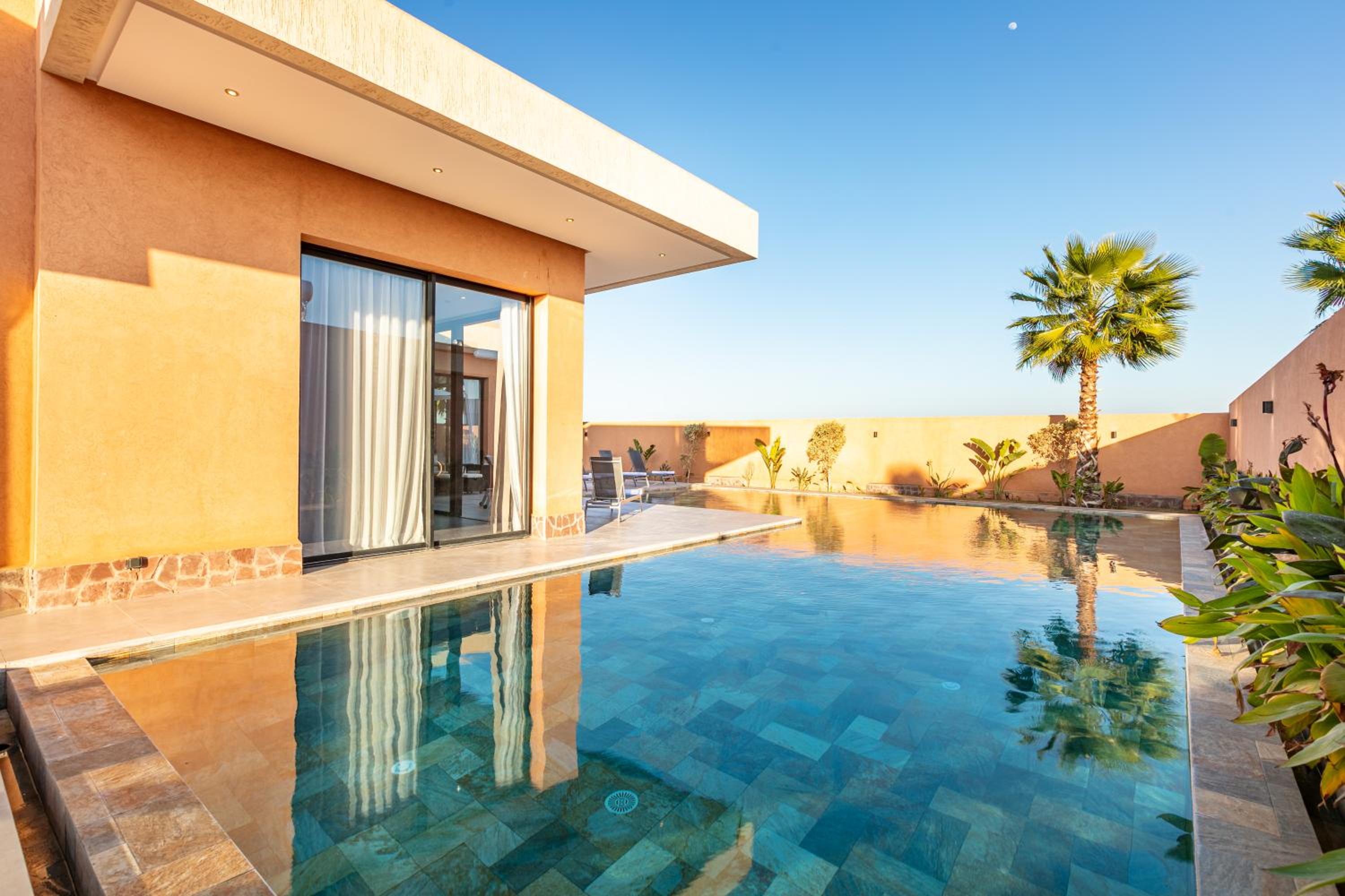 Villa Perle Rouge, Piscine , Cuisinière, Billard, playStation5 view 5