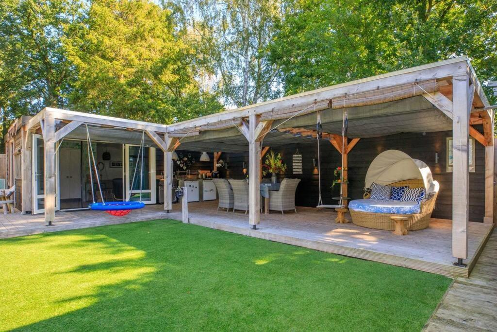 Bohemian included boat supboards and pool 5 minutes by boat from parking to the bohemien view 2