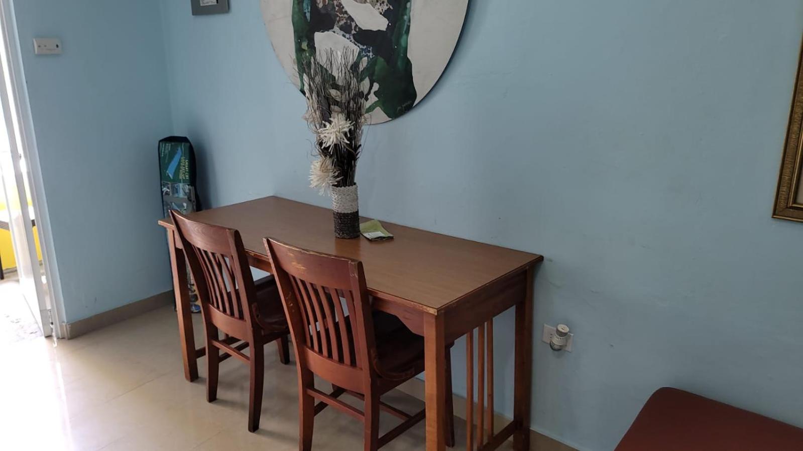 Studio with private entrance and bath sleeps up to 6, Unit 1 view 2