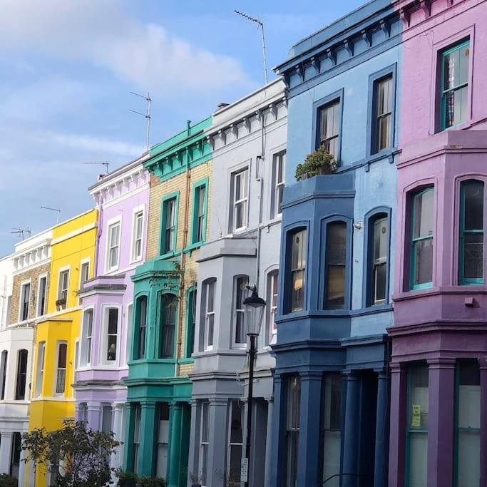 King beds apartment with en-suite, private balcony and elevator by iconic Portobello Market