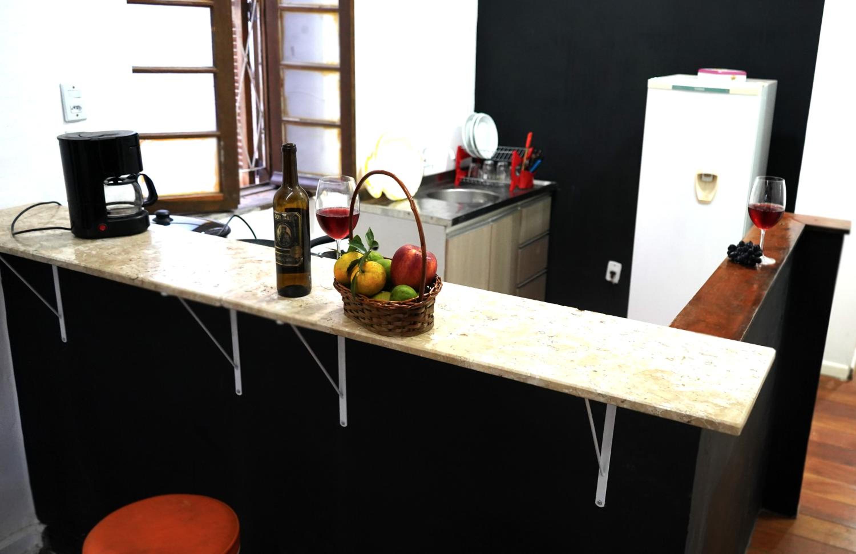 Casa antiga, linda ótima localização prox ao shopping