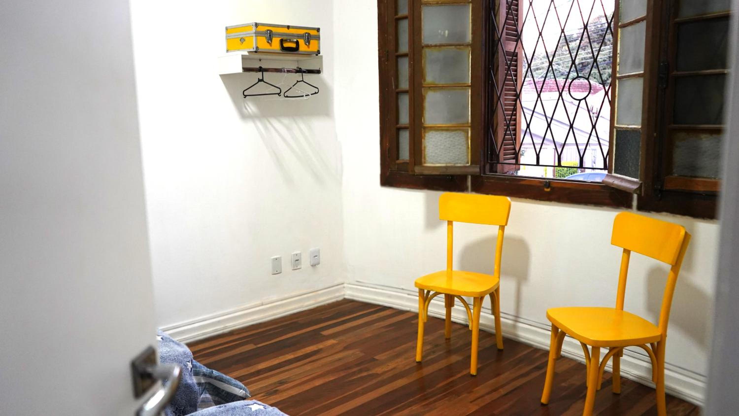 Casa antiga, linda ótima localização prox ao shopping