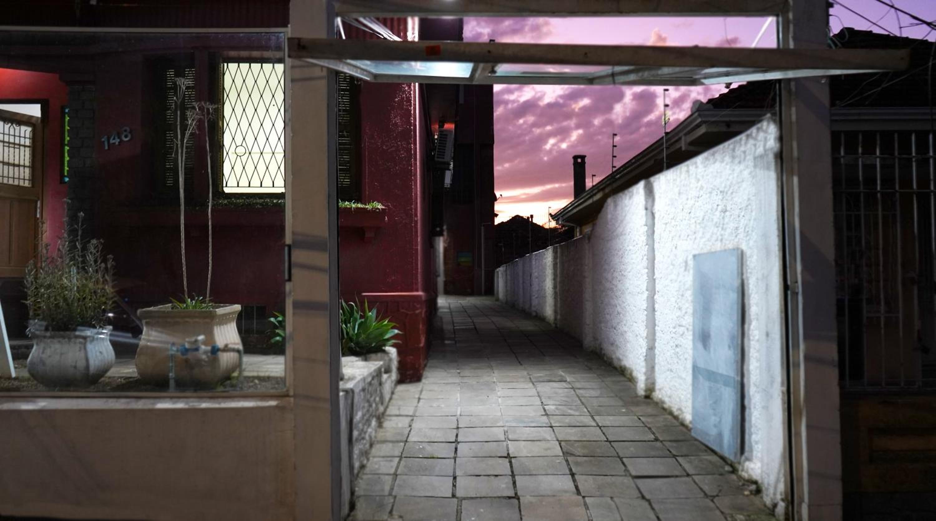 Casa antiga, linda ótima localização prox ao shopping