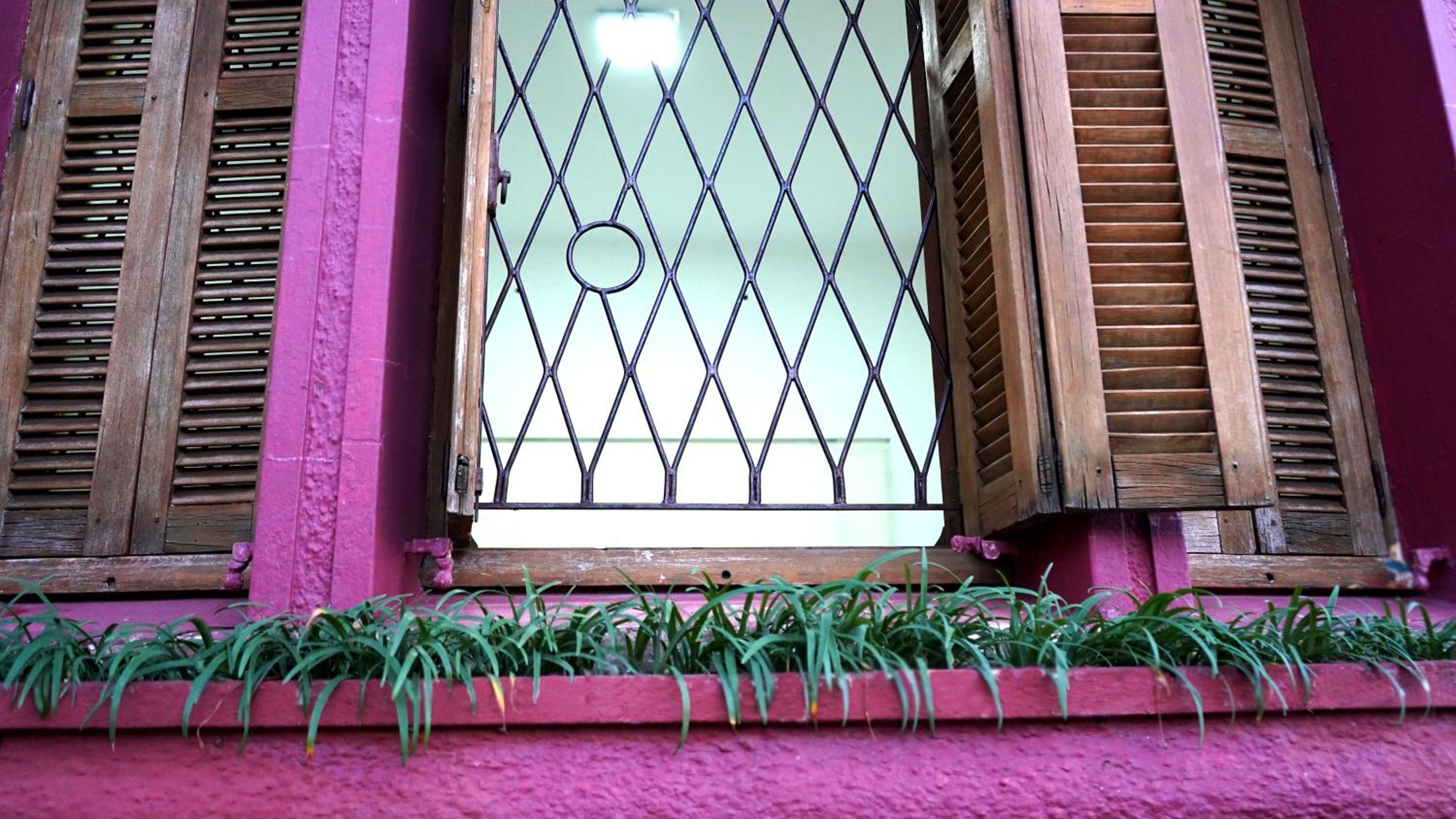 Casa antiga, linda ótima localização prox ao shopping