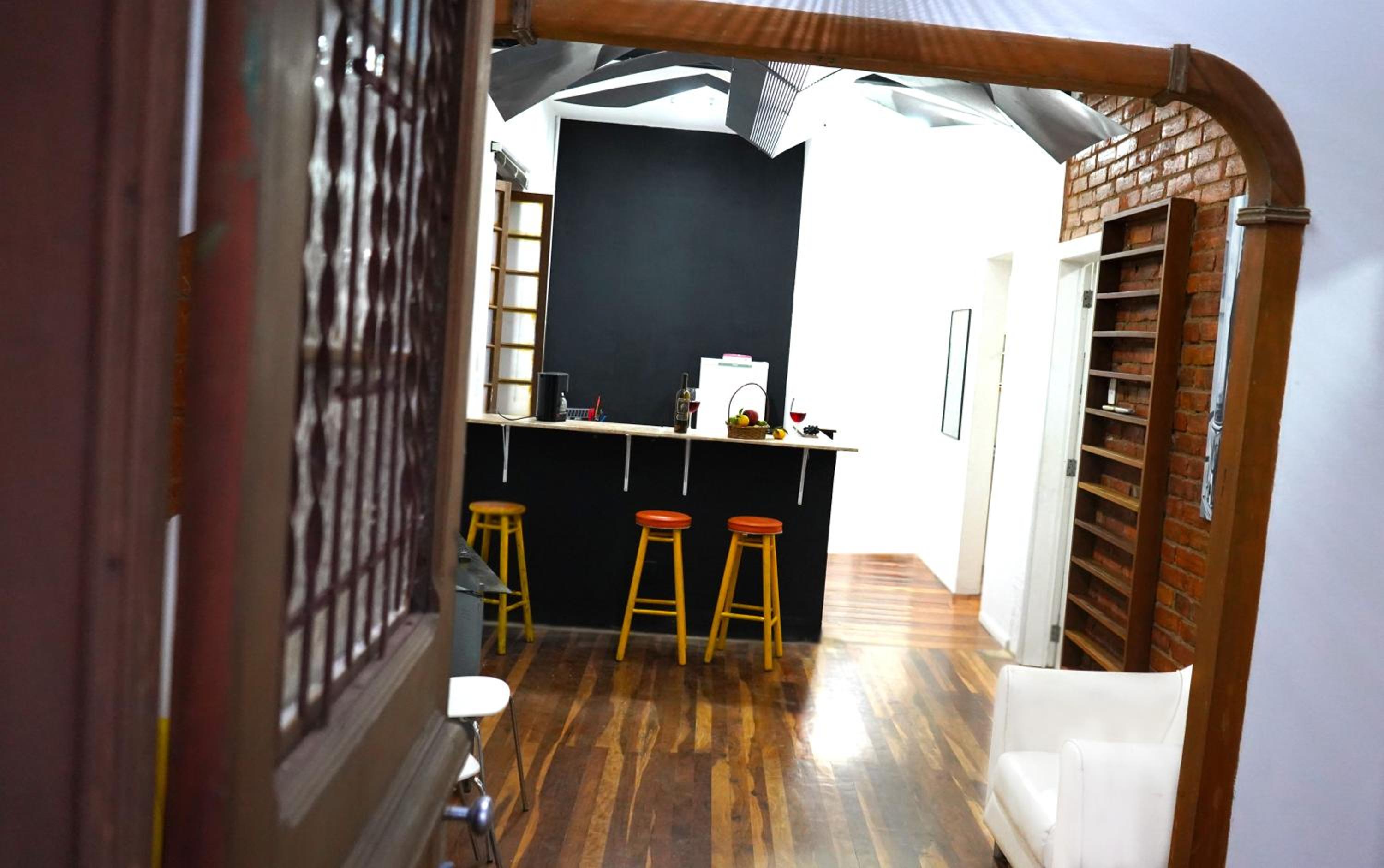 Casa antiga, linda ótima localização prox ao shopping
