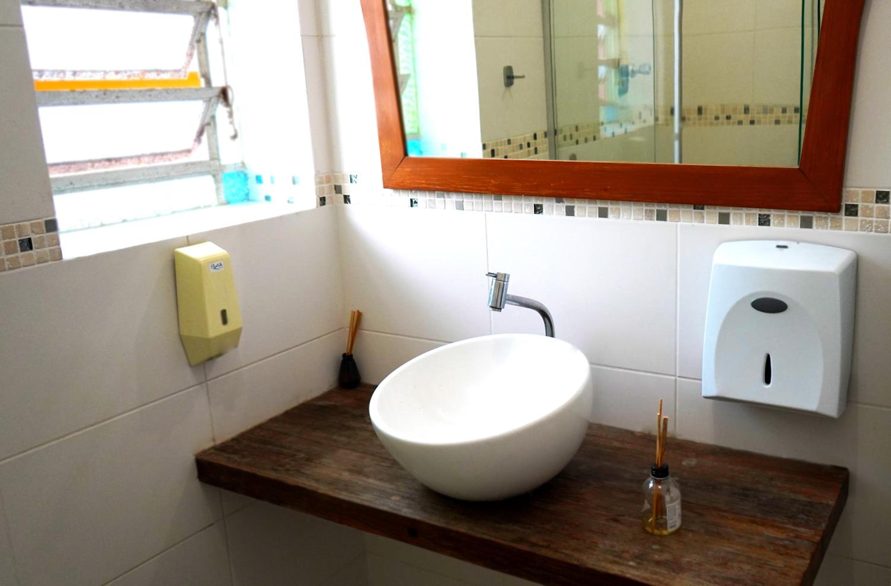 Casa antiga, linda ótima localização prox ao shopping