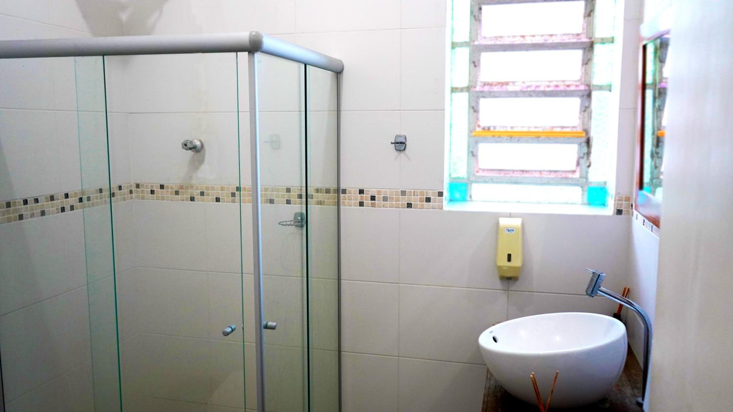 Casa antiga, linda ótima localização prox ao shopping